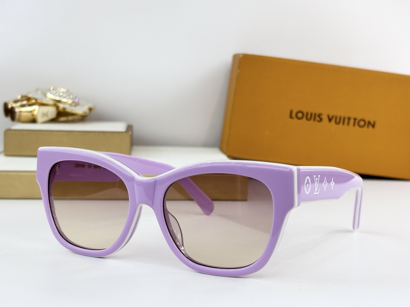 LOUIS VUITTO*MODEL：Z2645USIZE:56口18-150