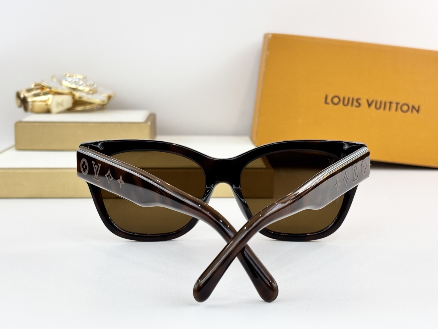 LOUIS VUITTO*MODEL：Z2645USIZE:56口18-150