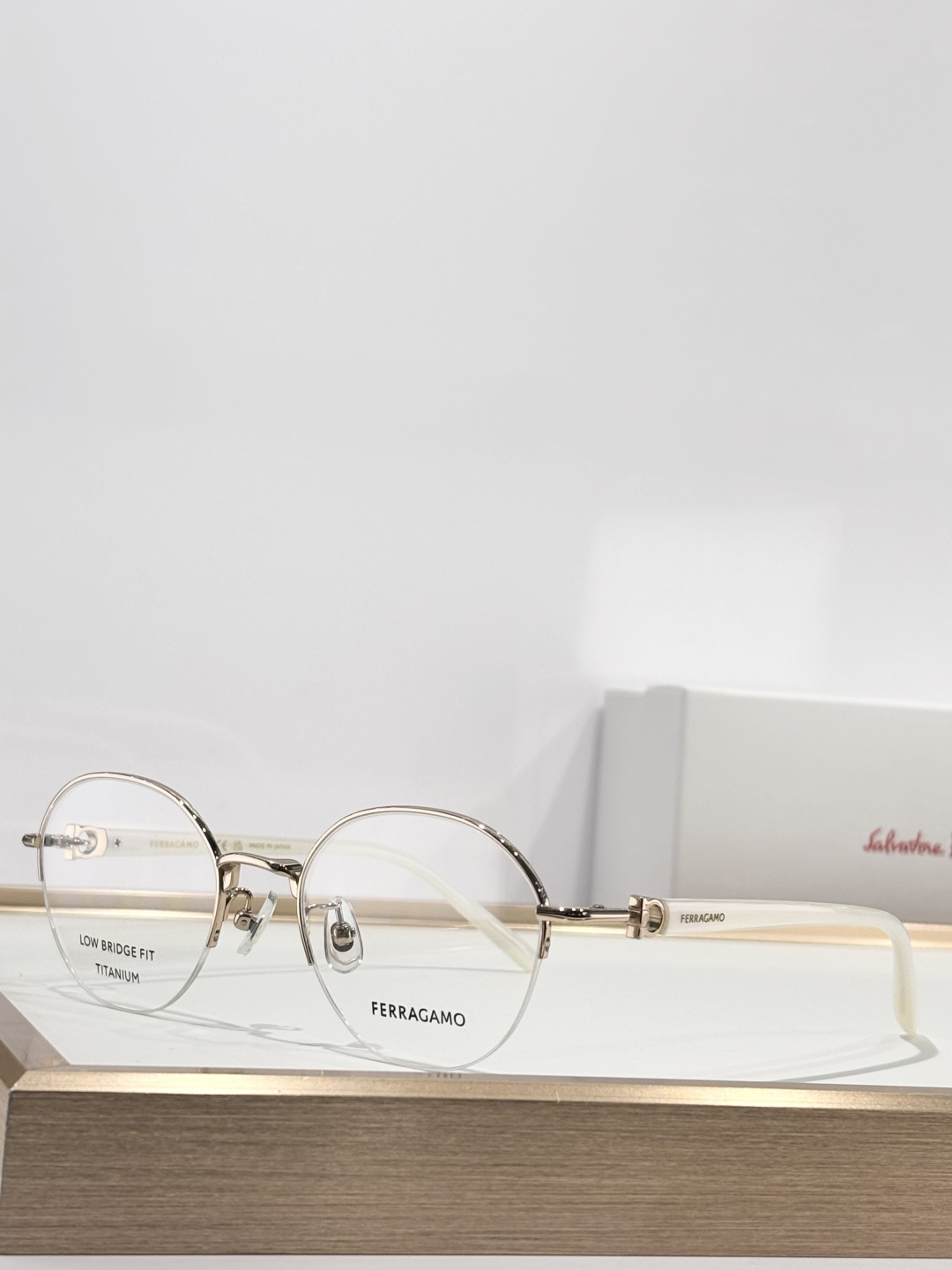 FERRAGAMOMOD：SF2595LBTITANIUMSize：51口20 140