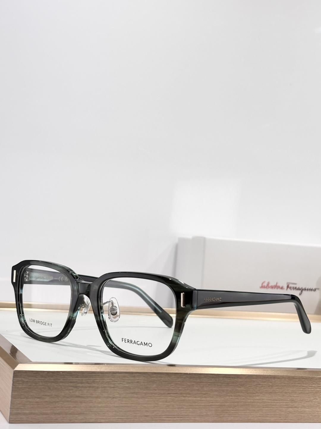 FERRAGAMOMod：SF3020LBSize：53口20-145