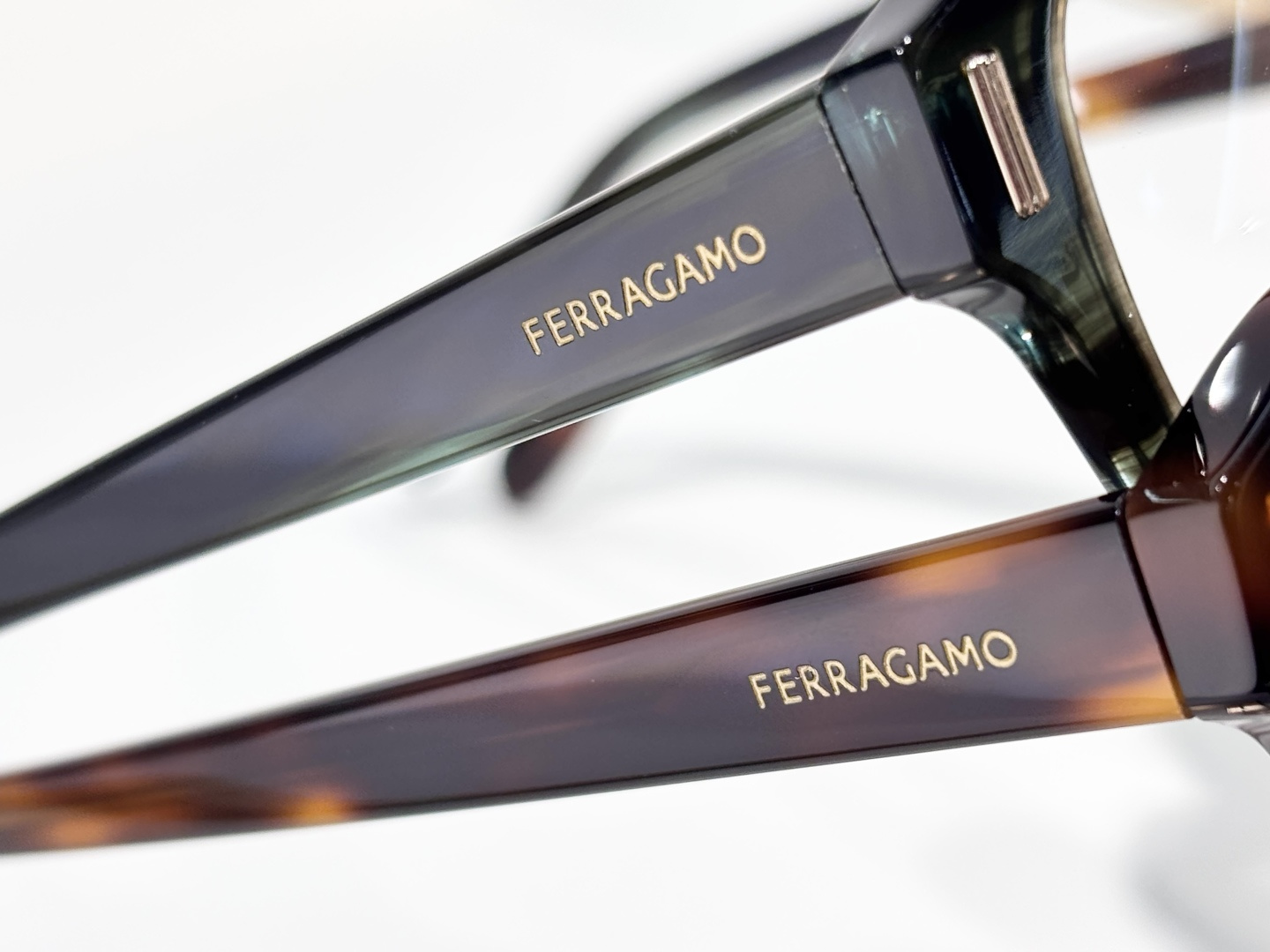 FERRAGAMOMod：SF3020LBSize：53口20-145
