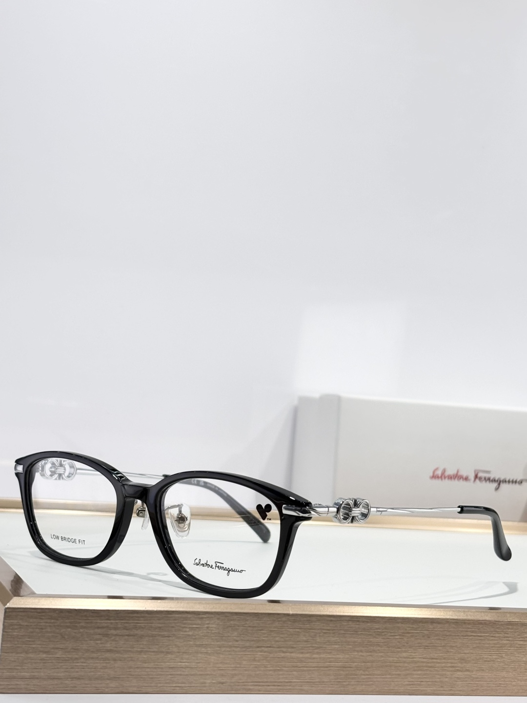 FERRAGAMOMod：SF2942Size：52口17-140