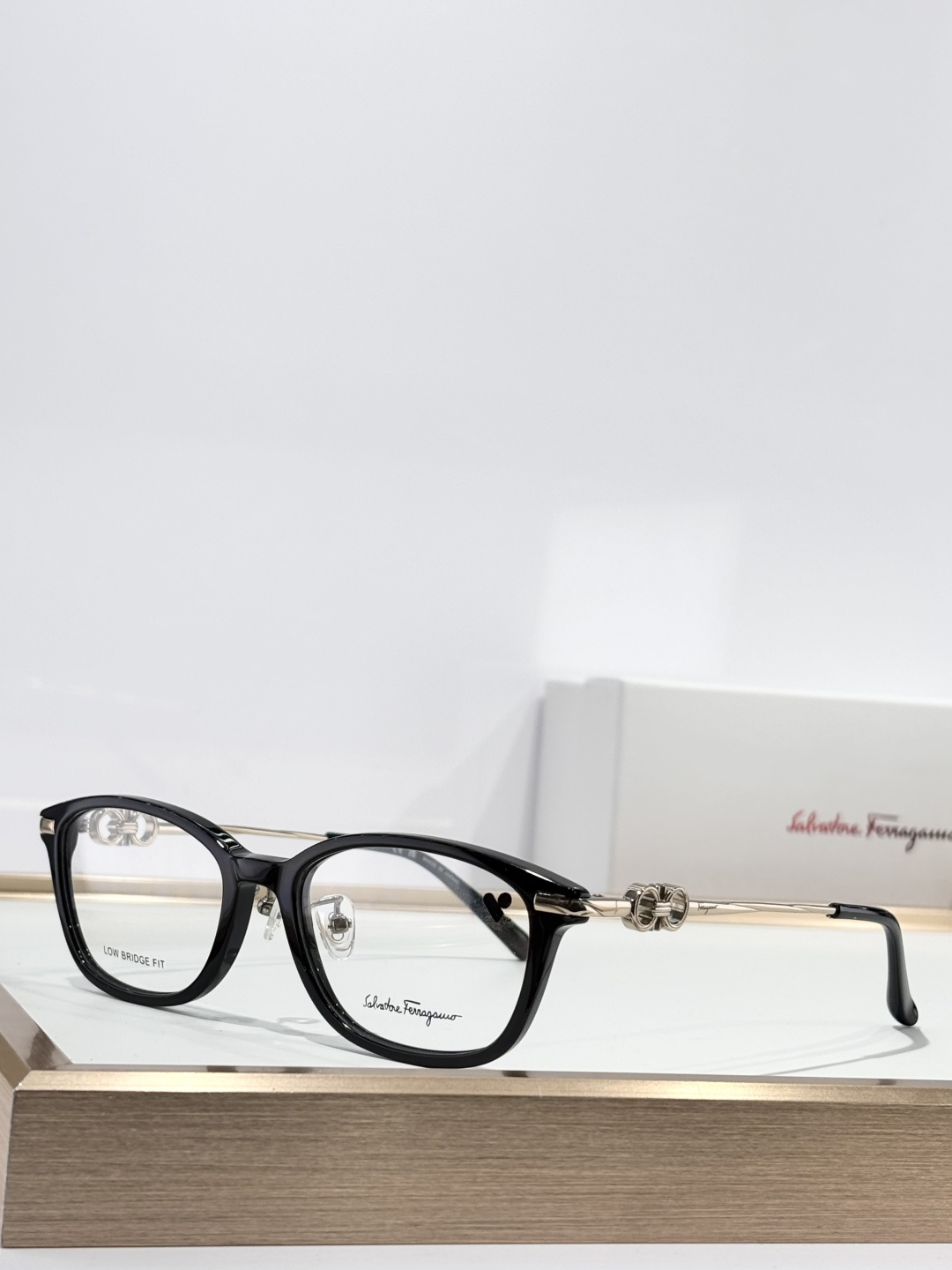 FERRAGAMOMod：SF2942Size：52口17-140