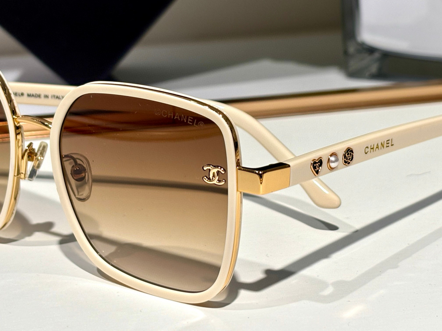 𝐂𝐇𝐀𝐍𝐄𝐋新品香奈2⃣️ CH8823火爆全网的新面孔全新升级版精致山茶花系列💗size：58口-18