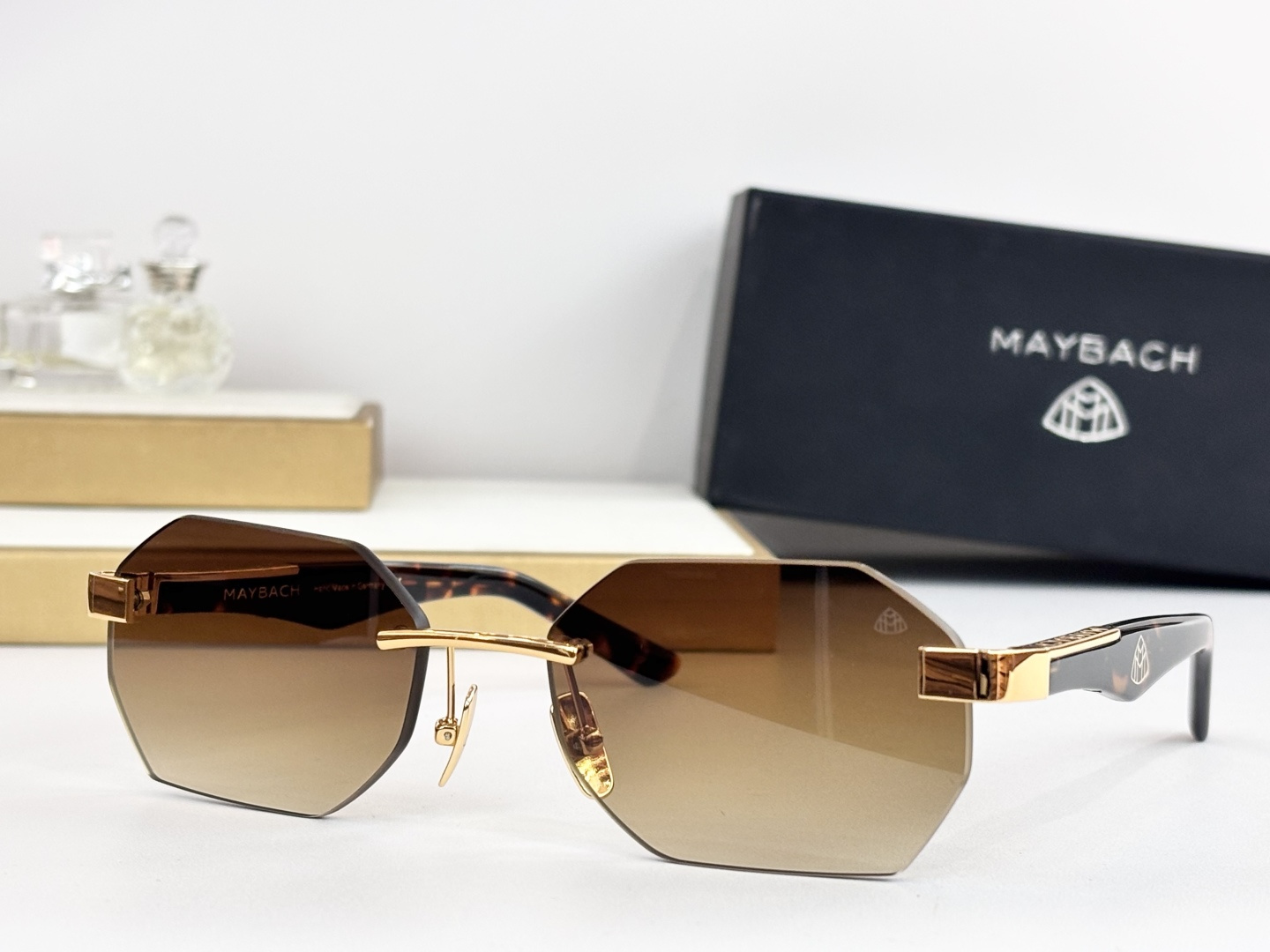 MAYBAC* MODEL：THE ARTISTI SIZE：61口18-145