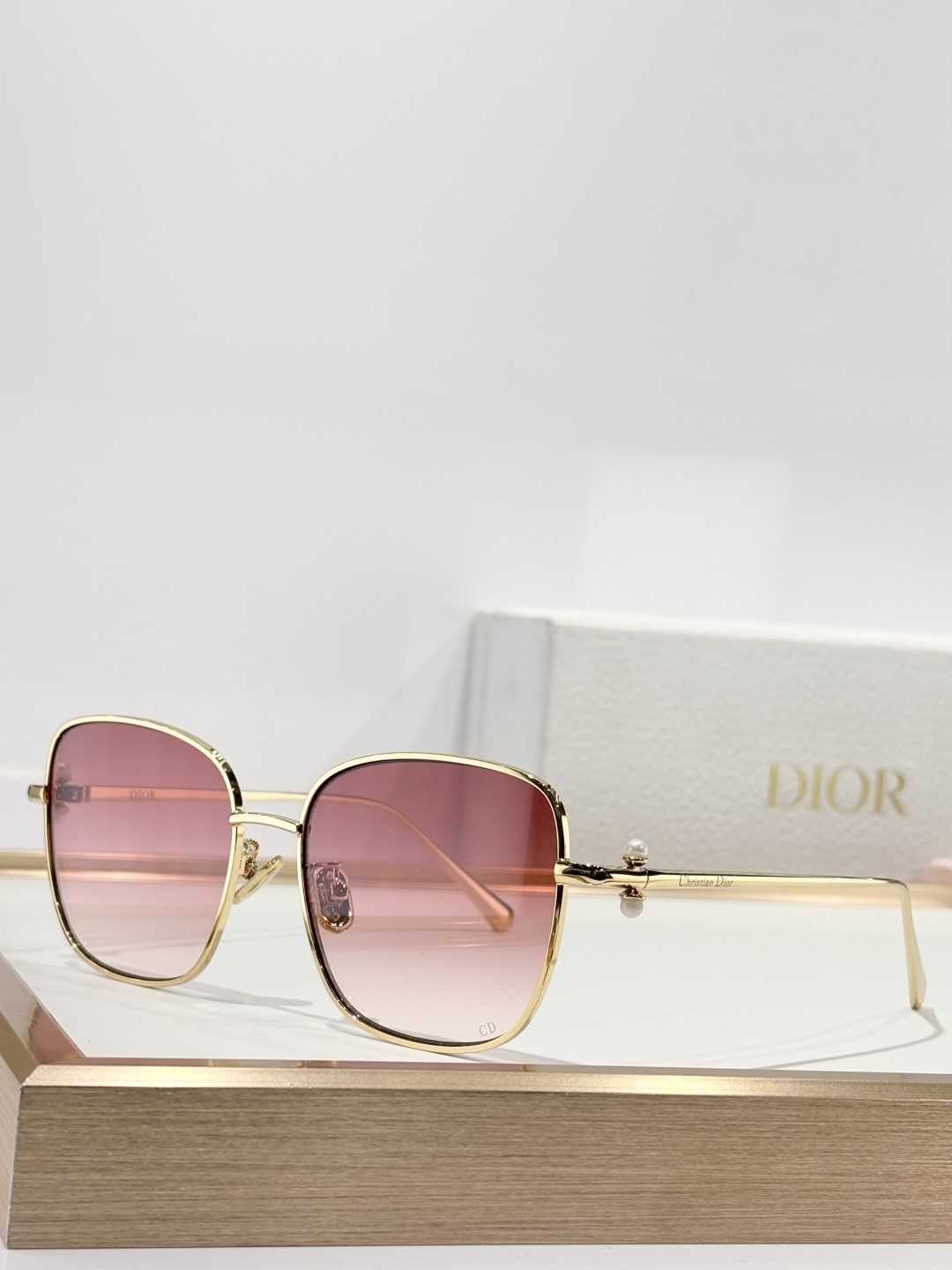 DIORMODEL：DiorTriba1er S1U SIZE：56口17-140