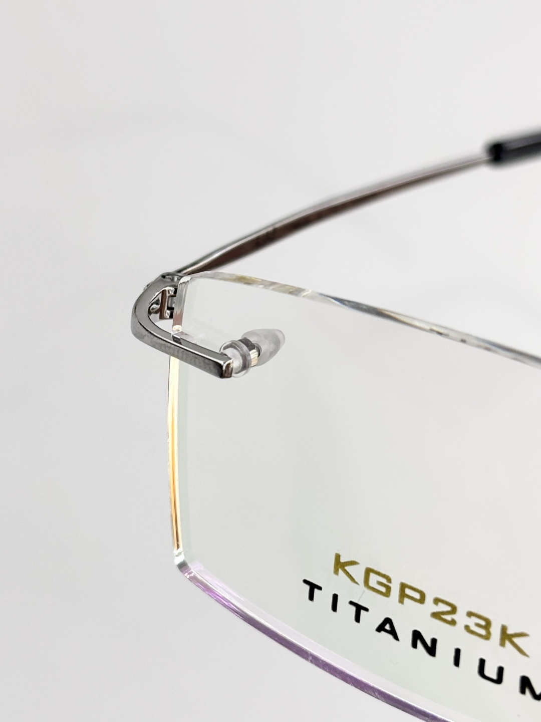 DUNHIL*登*喜路TITANIUMMODEL：61866SIZE：56口18-140。