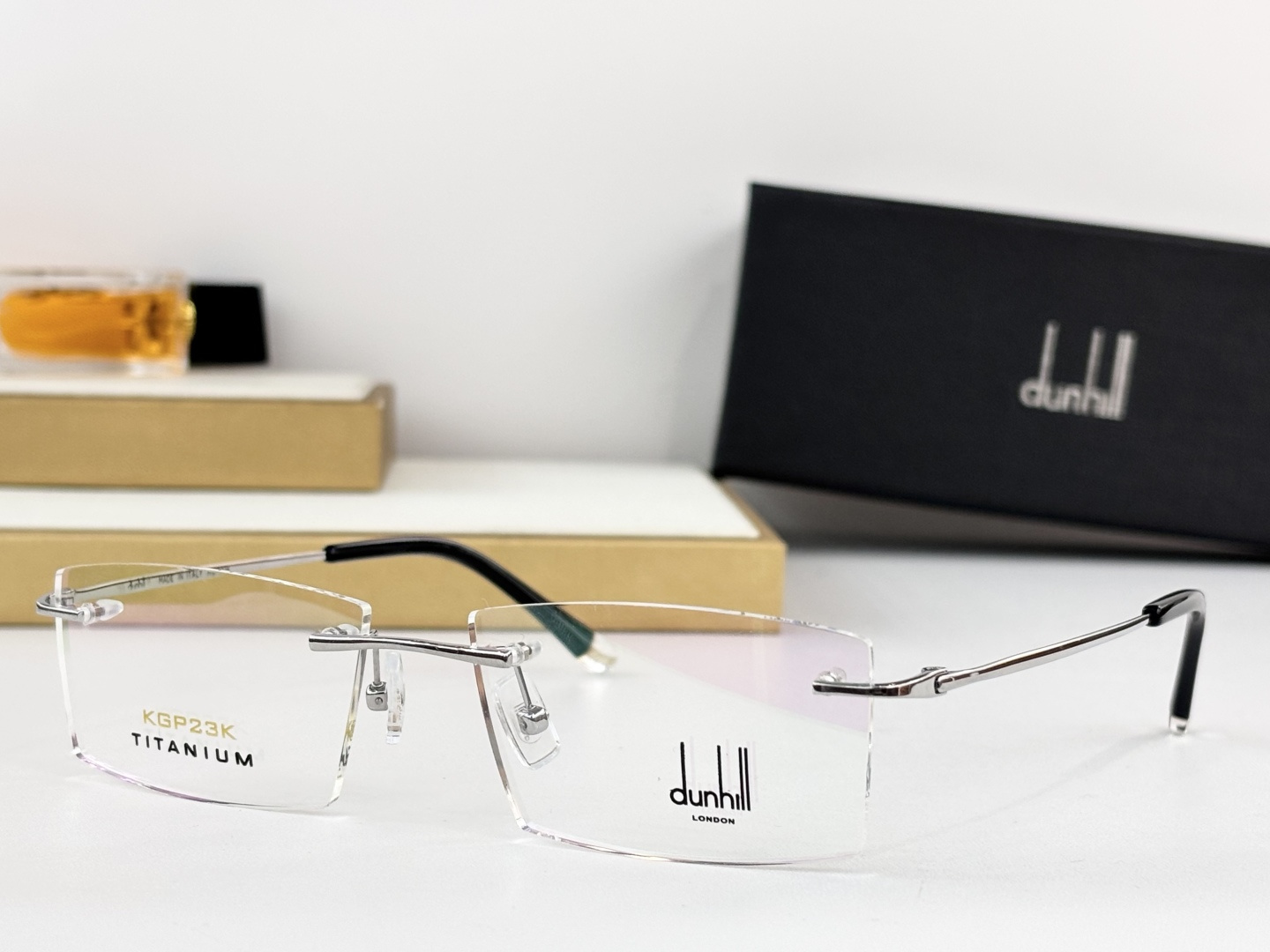 DUNHIL*登*喜路TITANIUMMODEL：61866SIZE：56口18-140。