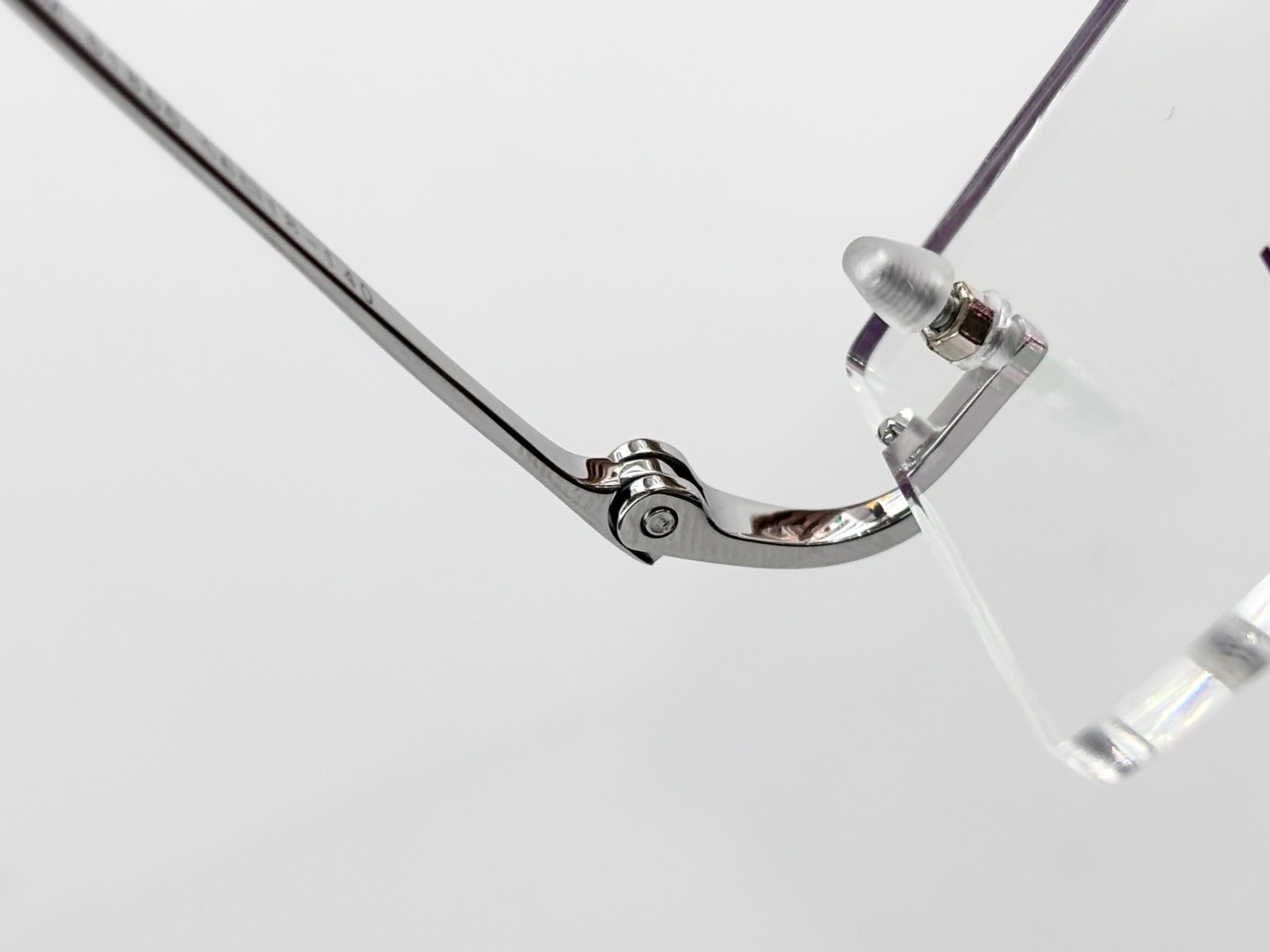 DUNHIL*登*喜路TITANIUMMODEL：61866SIZE：56口18-140。