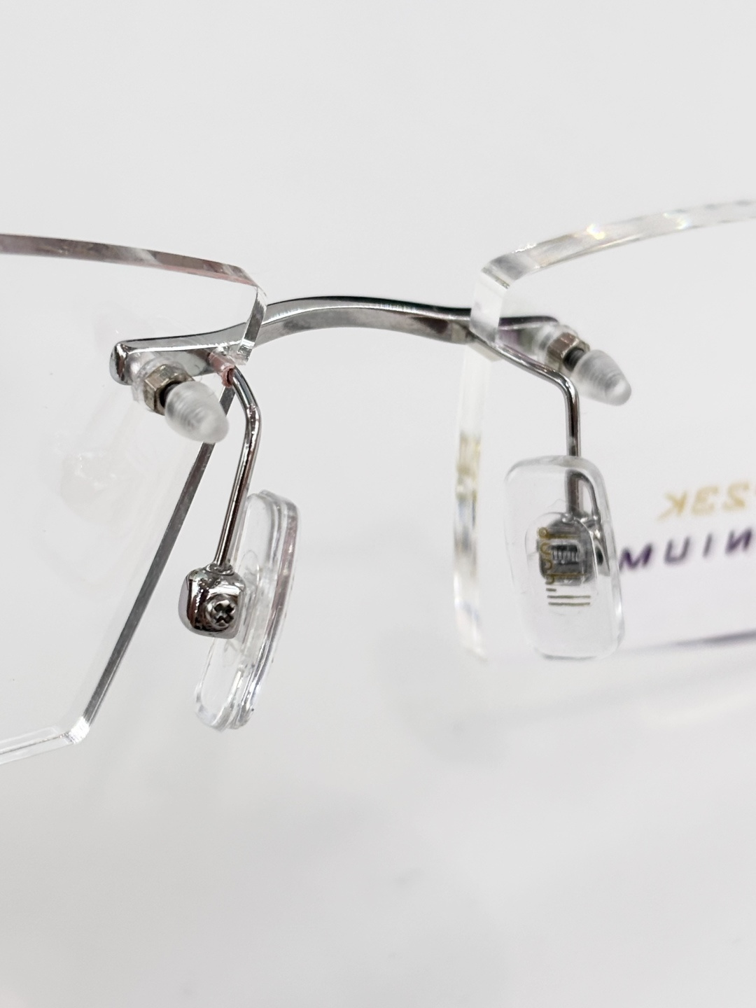 DUNHIL*登*喜路TITANIUMMODEL：61866SIZE：56口18-140。