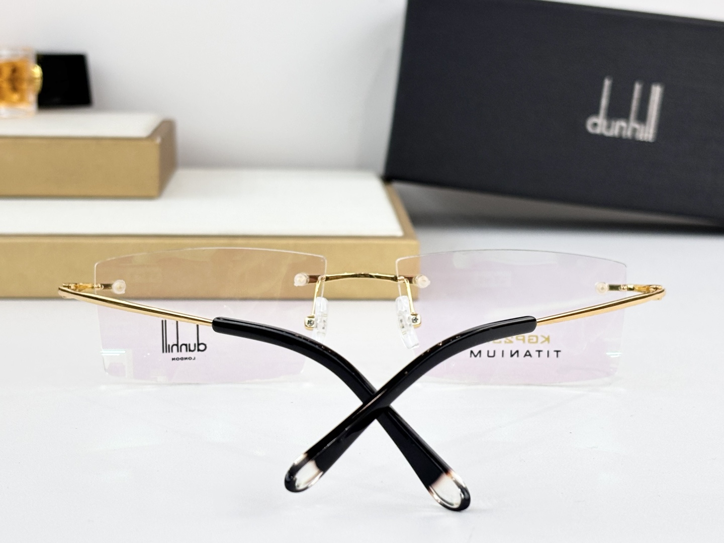 DUNHIL*登*喜路TITANIUMMODEL：61866SIZE：56口18-140。