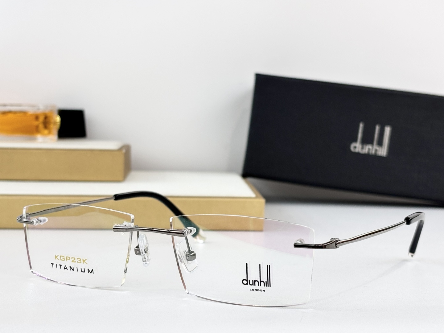 DUNHIL*登*喜路TITANIUMMODEL：61866SIZE：56口18-140。