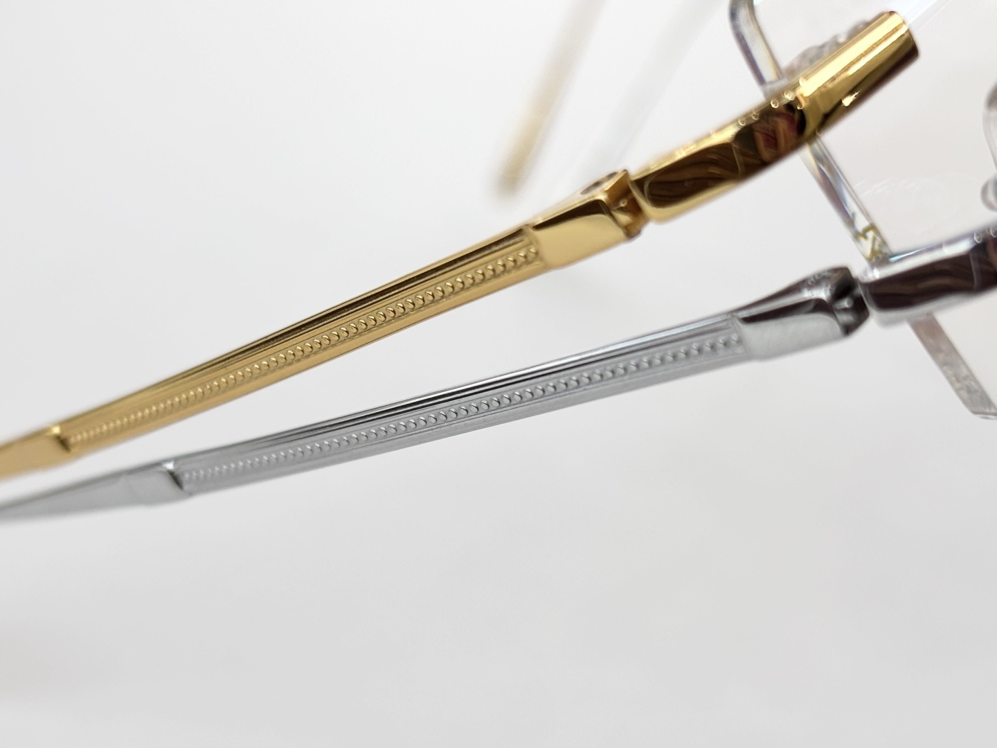 DUNHIL*登*喜路TITANIUMMODEL：61835SIZE：55口18-140