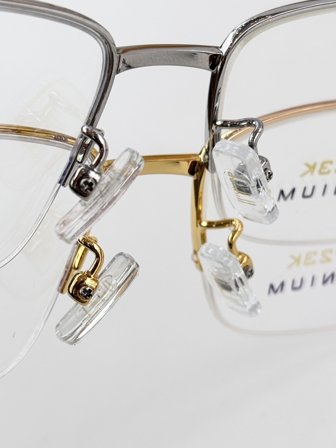 DUNHIL*登*喜路TITANIUMMODEL：61867SIZE：53口17-140