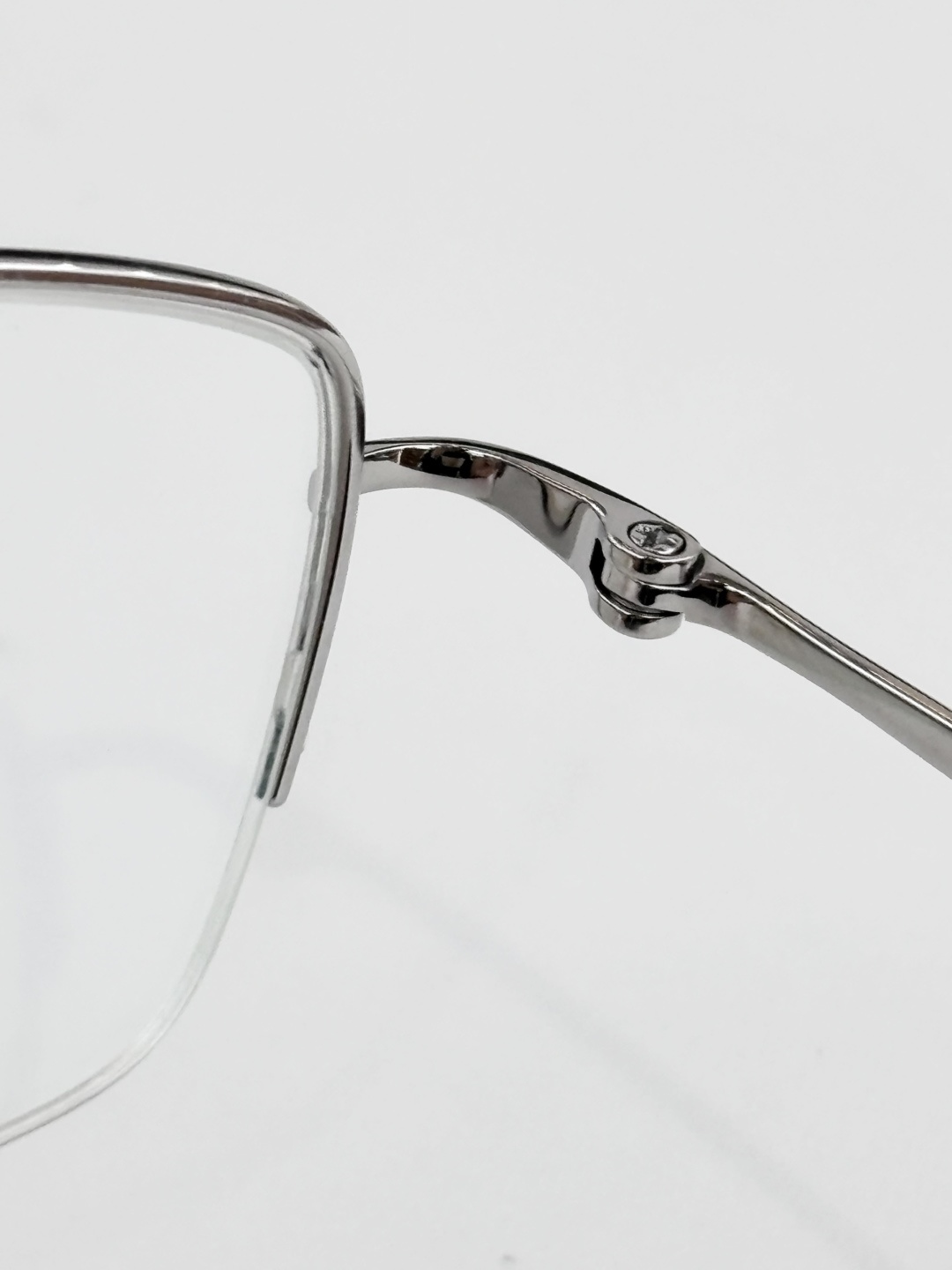 DUNHIL*登*喜路TITANIUMMODEL：61867SIZE：53口17-140