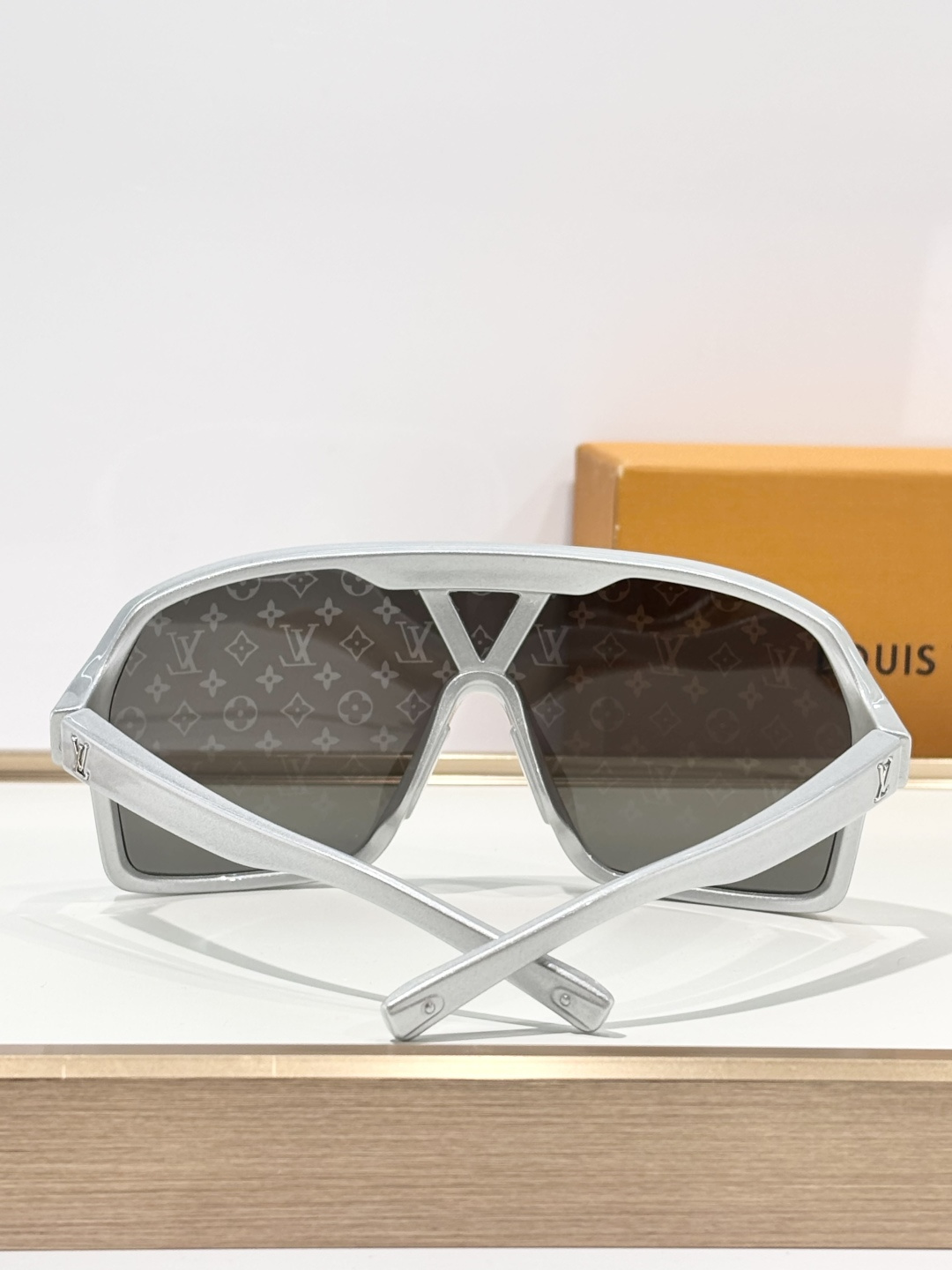 LOUIS VUITTONMODEL：Z3103USIZE：135口00-140