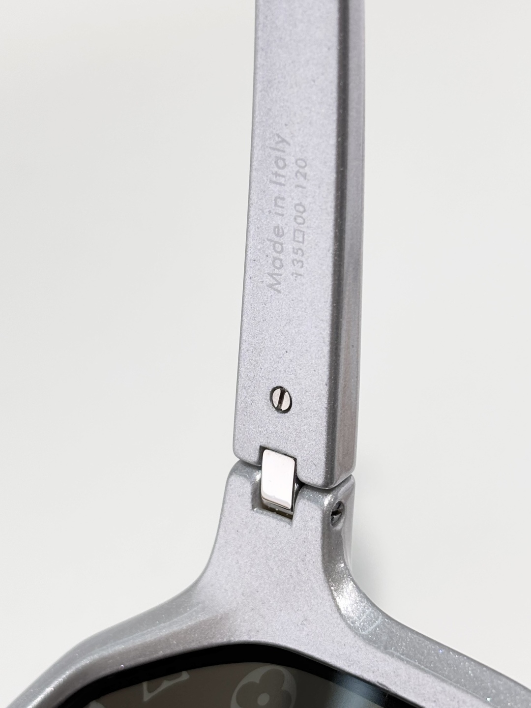 LOUIS VUITTONMODEL：Z3103USIZE：135口00-140