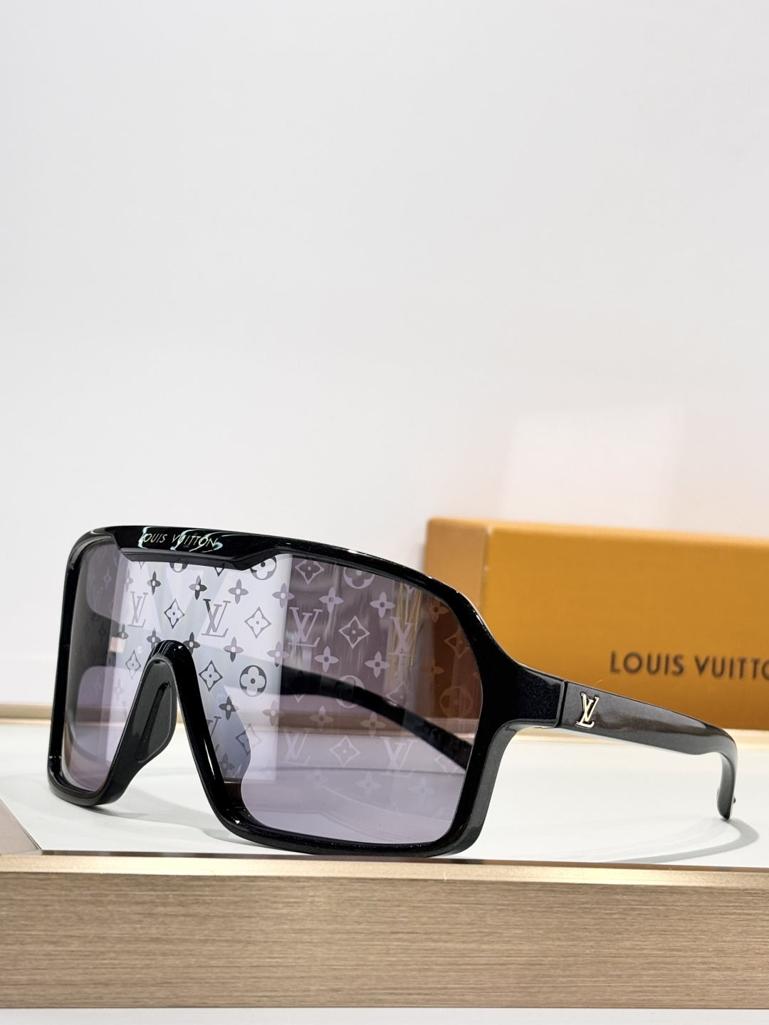 LOUIS VUITTONMODEL：Z3103USIZE：135口00-140