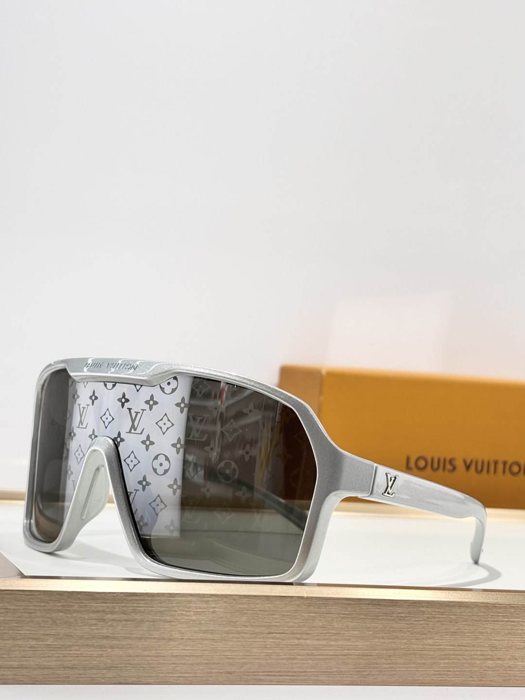 LOUIS VUITTONMODEL：Z3103USIZE：135口00-140