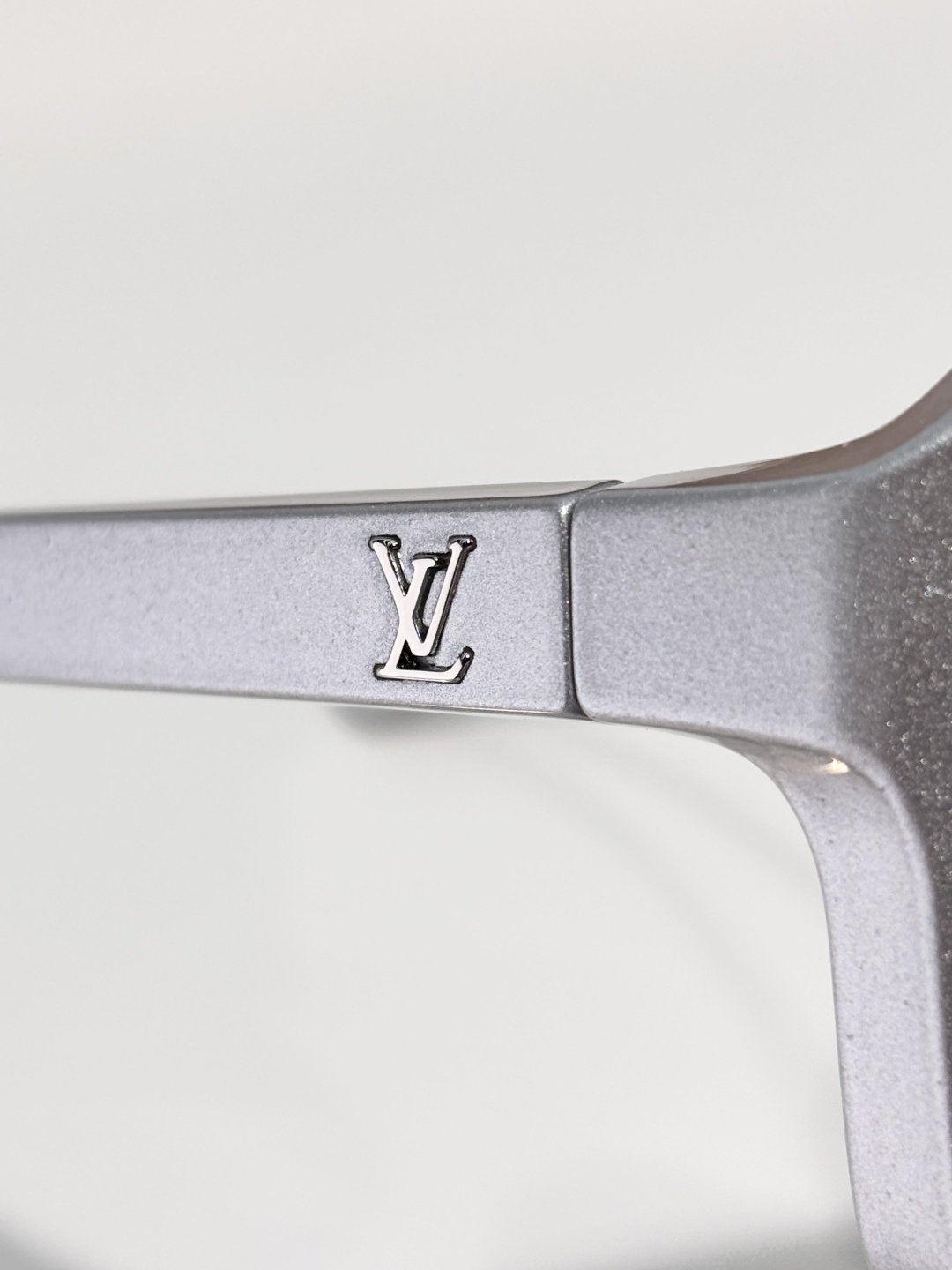 LOUIS VUITTONMODEL：Z3103USIZE：135口00-140