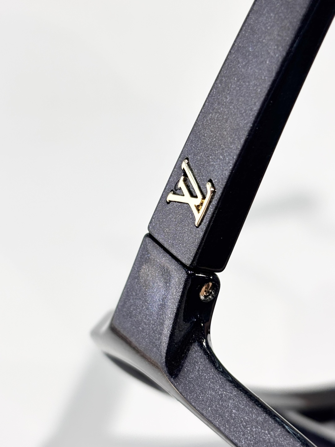 LOUIS VUITTONMODEL：Z3103USIZE：135口00-140