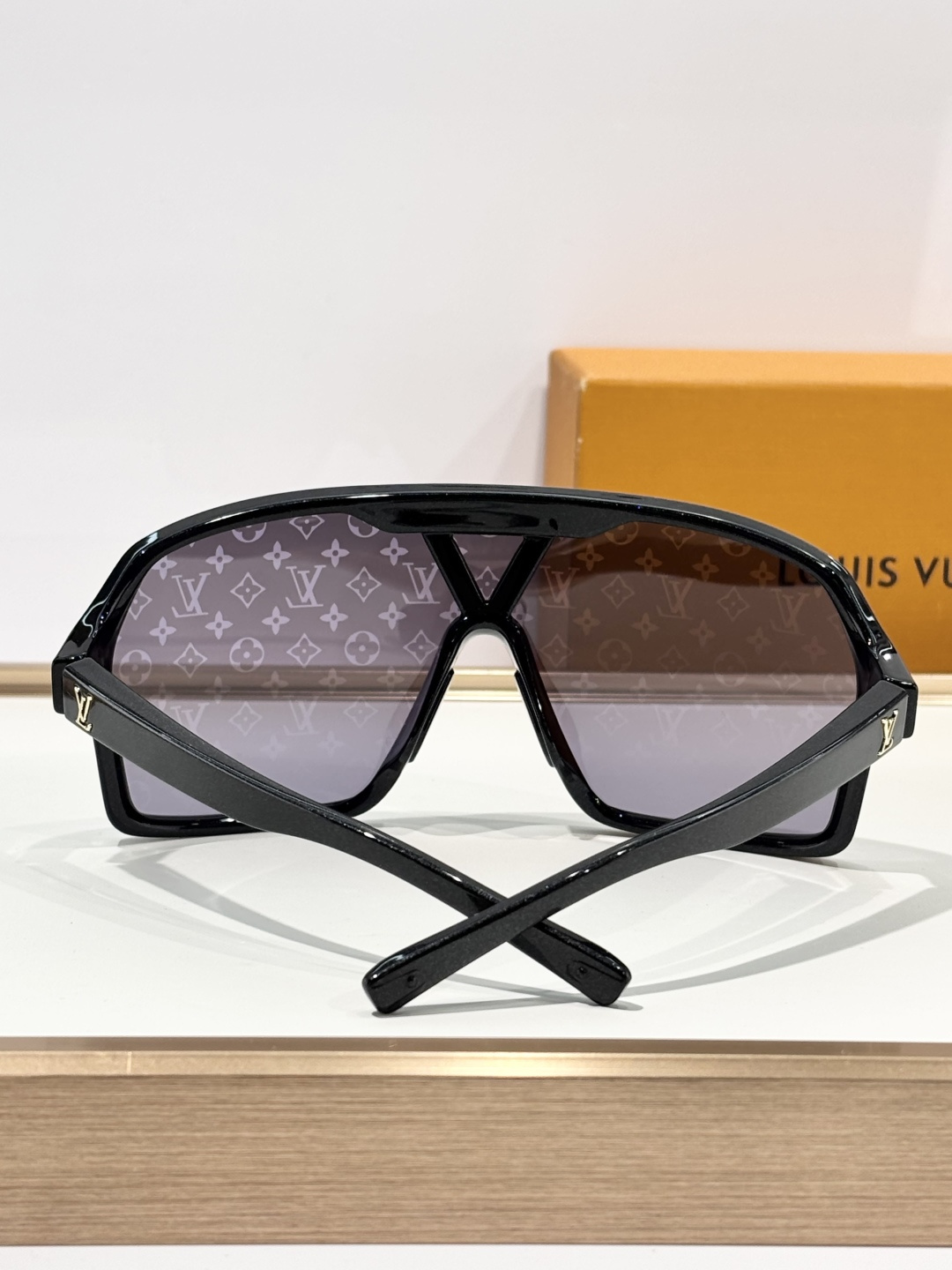 LOUIS VUITTONMODEL：Z3103USIZE：135口00-140