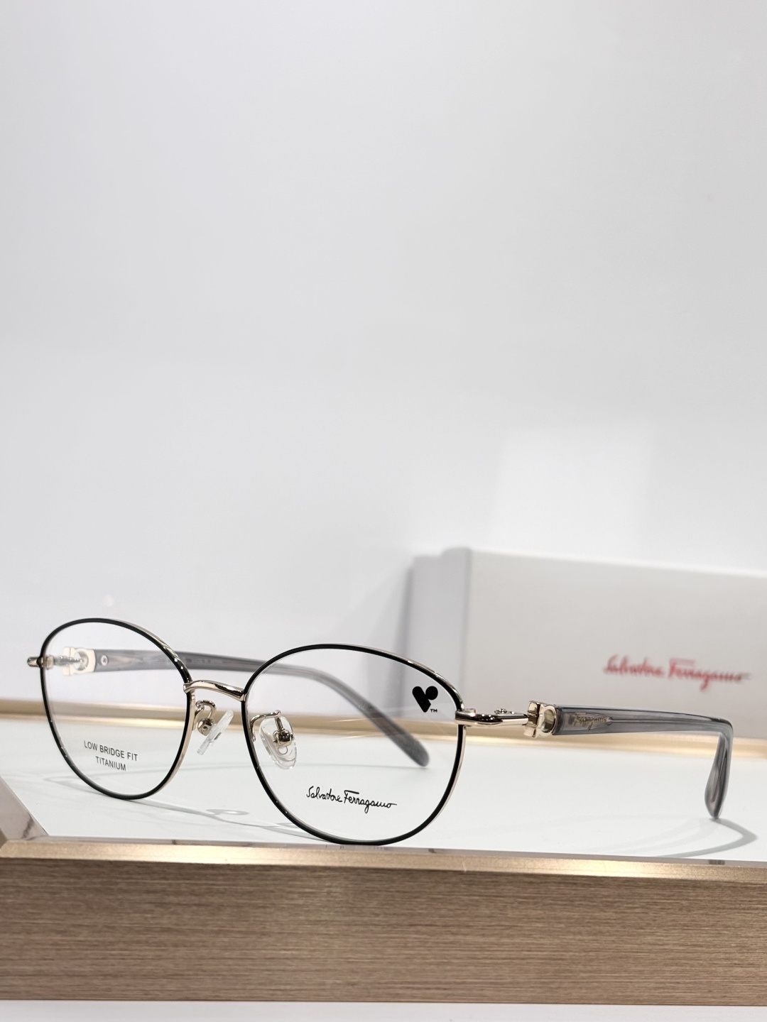 Salvatore ferragam* MODEL：SF2580LBSIZE：53口16-140