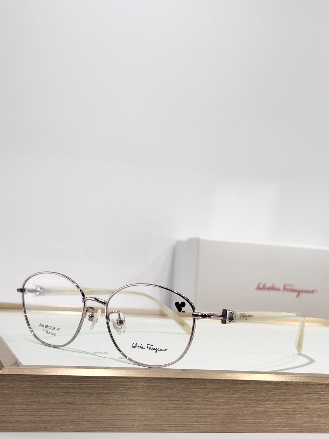 Salvatore ferragam* MODEL：SF2580LBSIZE：53口16-140