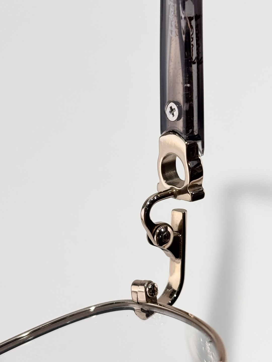 Salvatore ferragam* MODEL：SF2580LBSIZE：53口16-140