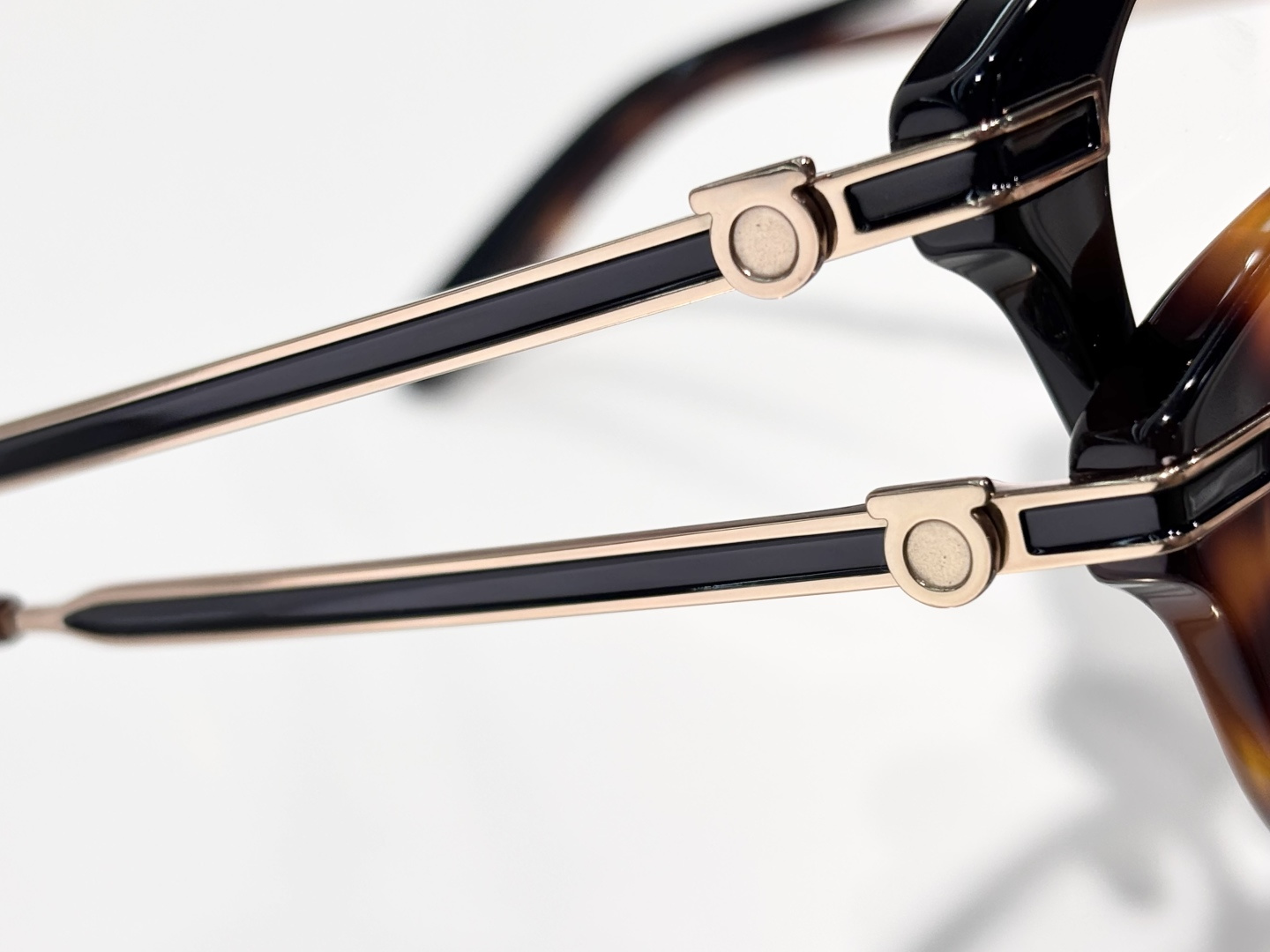 FERRAGAMOMod：SF3018LBSize：52口17-140