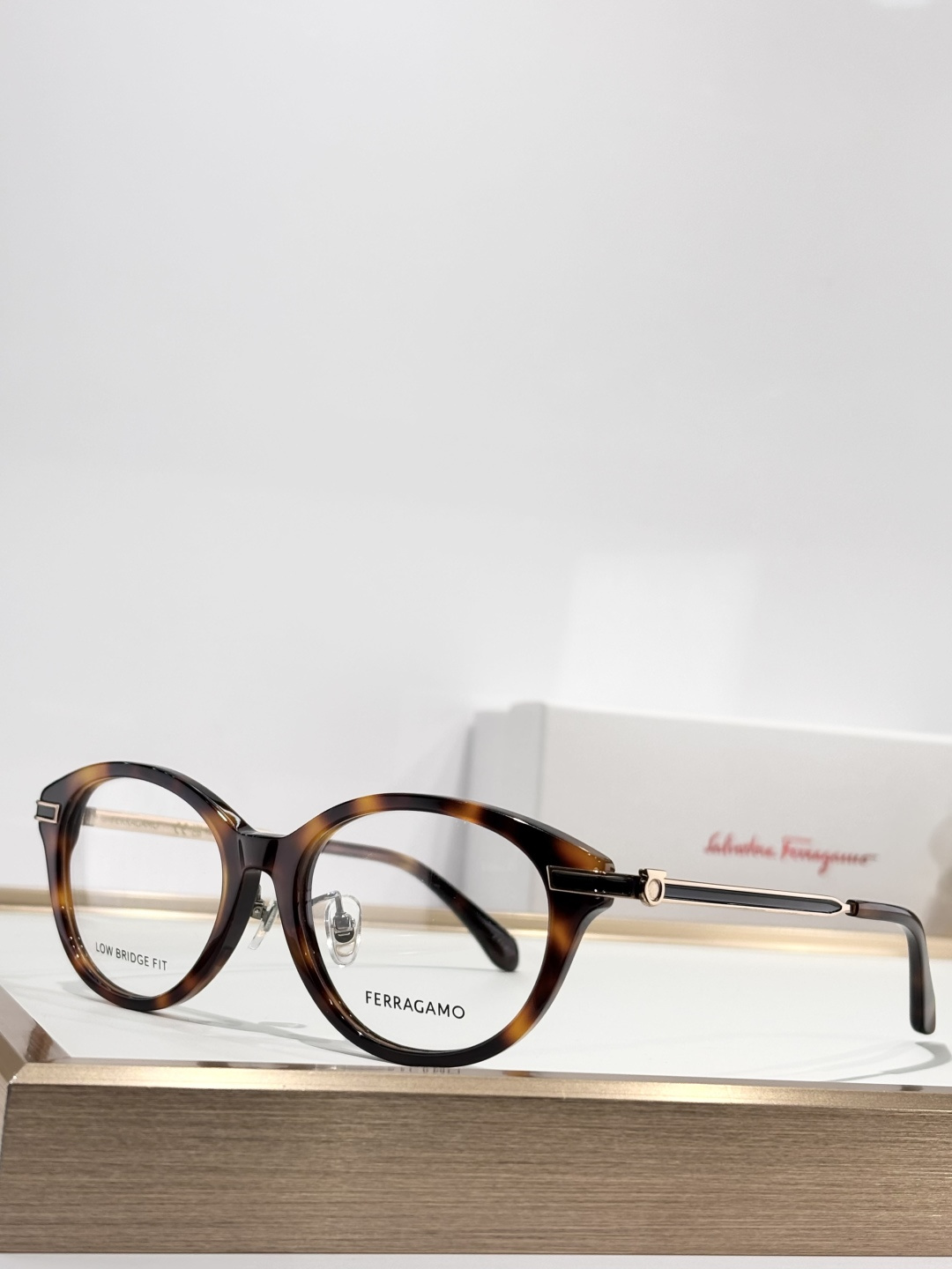 FERRAGAMOMod：SF3018LBSize：52口17-140