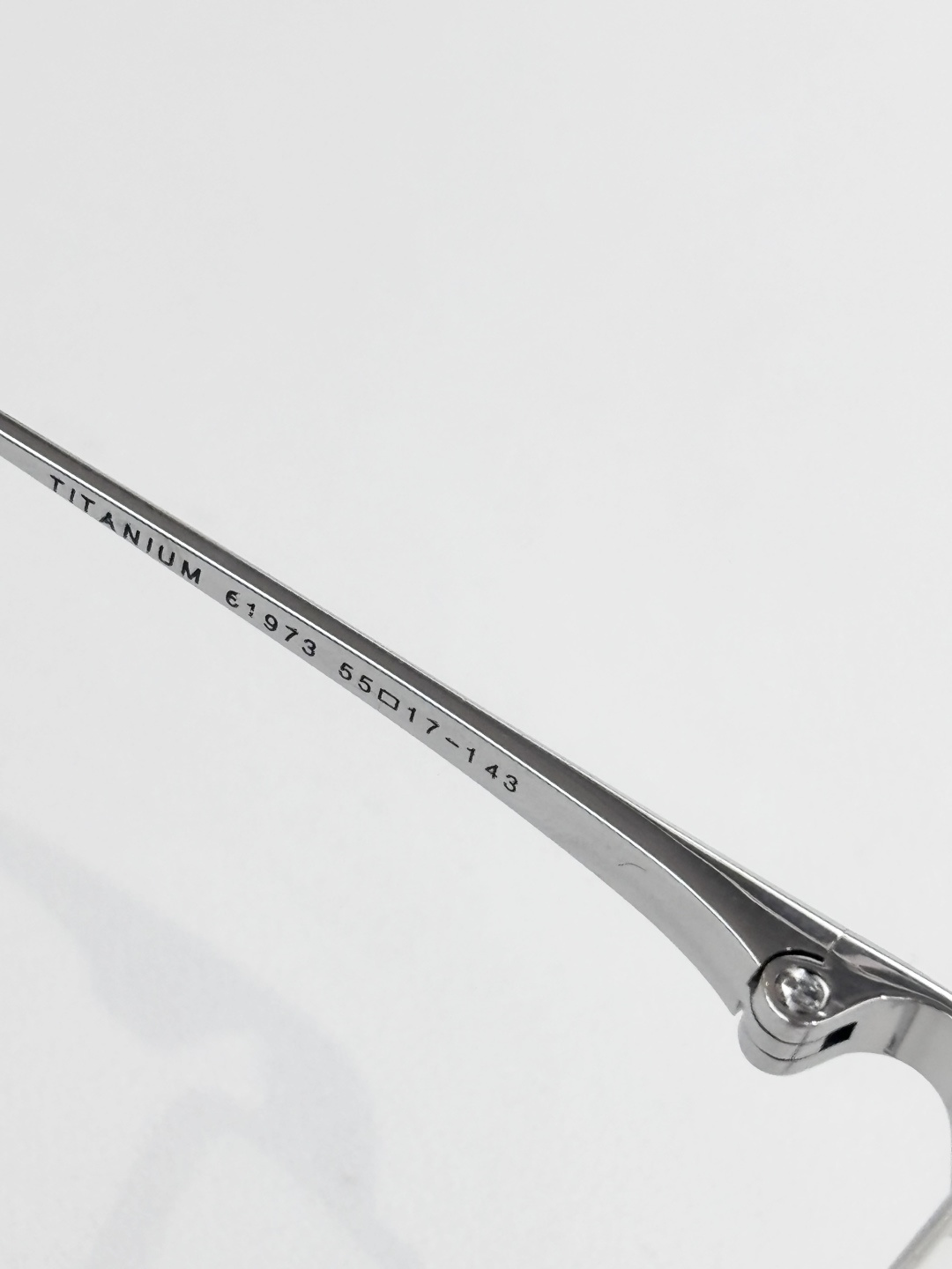 DUNHIL*TITANIUMMODEL：61973SIZE：55口17-143