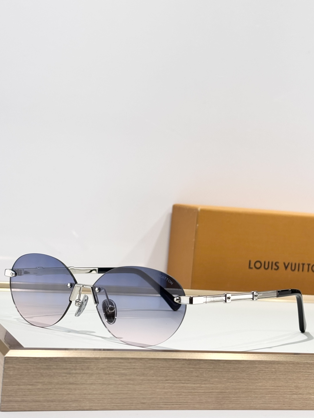 LOUIS VUITTONMODEL：Z3027USIZE：56口13-140