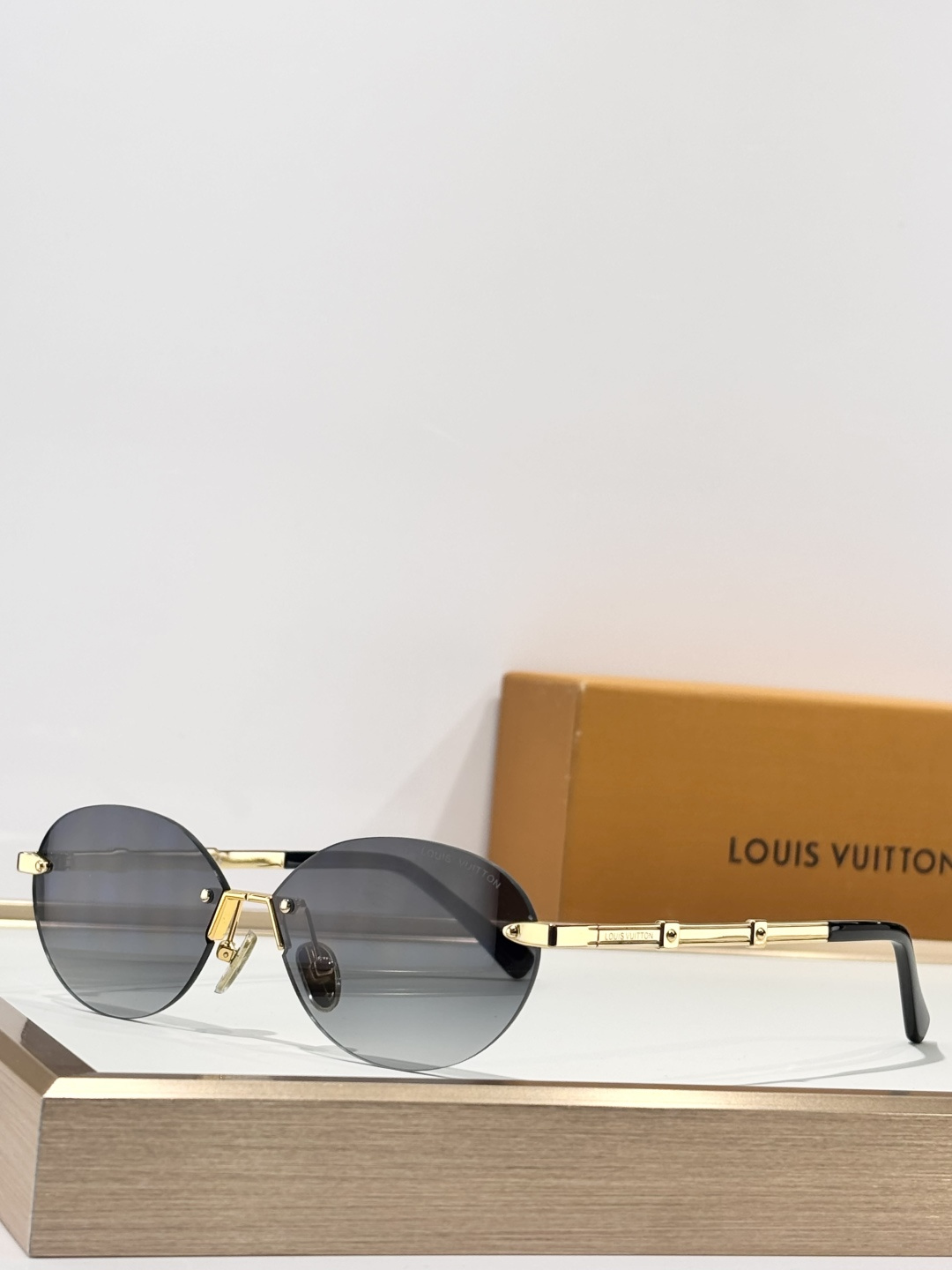 LOUIS VUITTONMODEL：Z3027USIZE：56口13-140