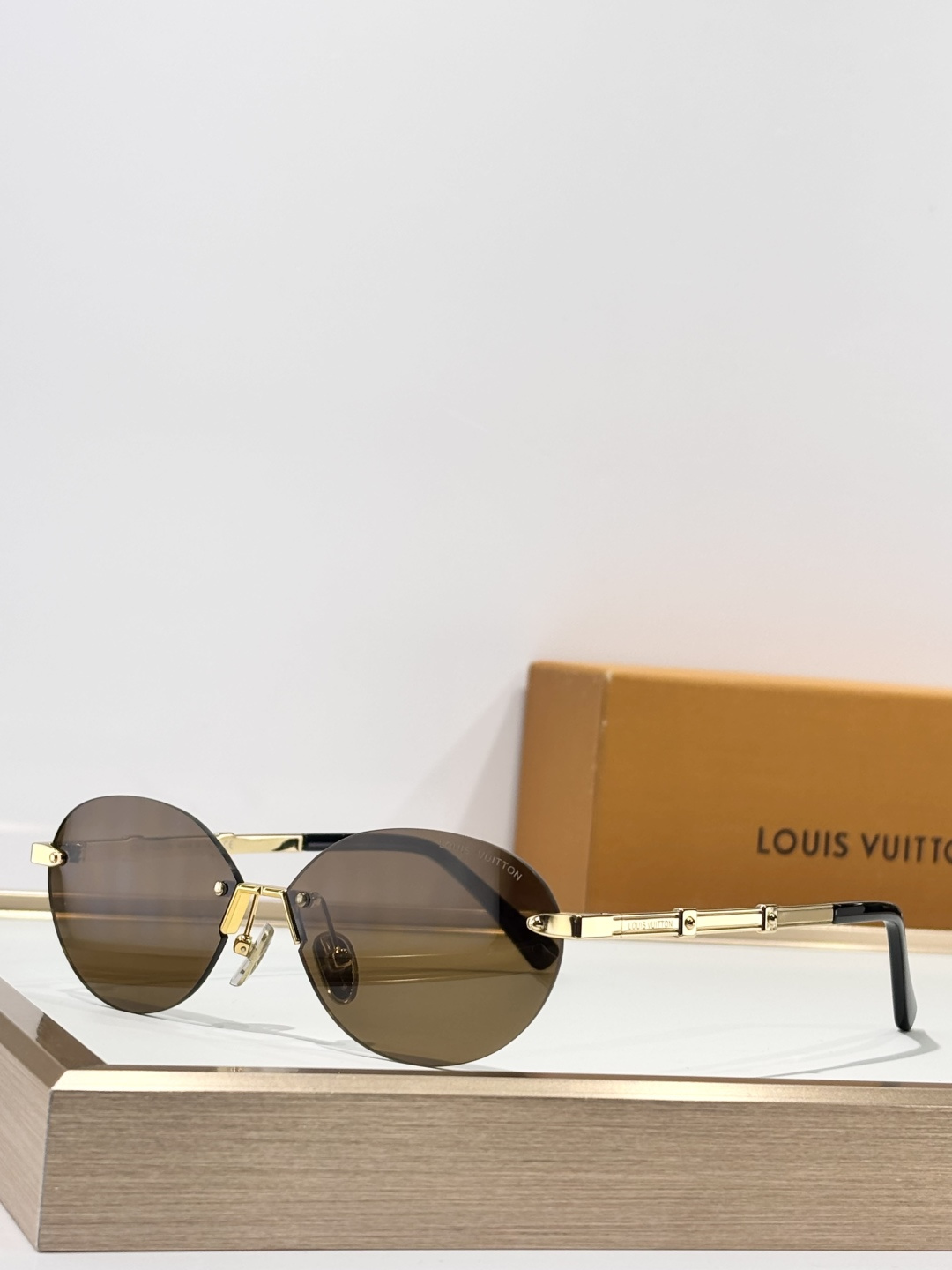 LOUIS VUITTONMODEL：Z3027USIZE：56口13-140