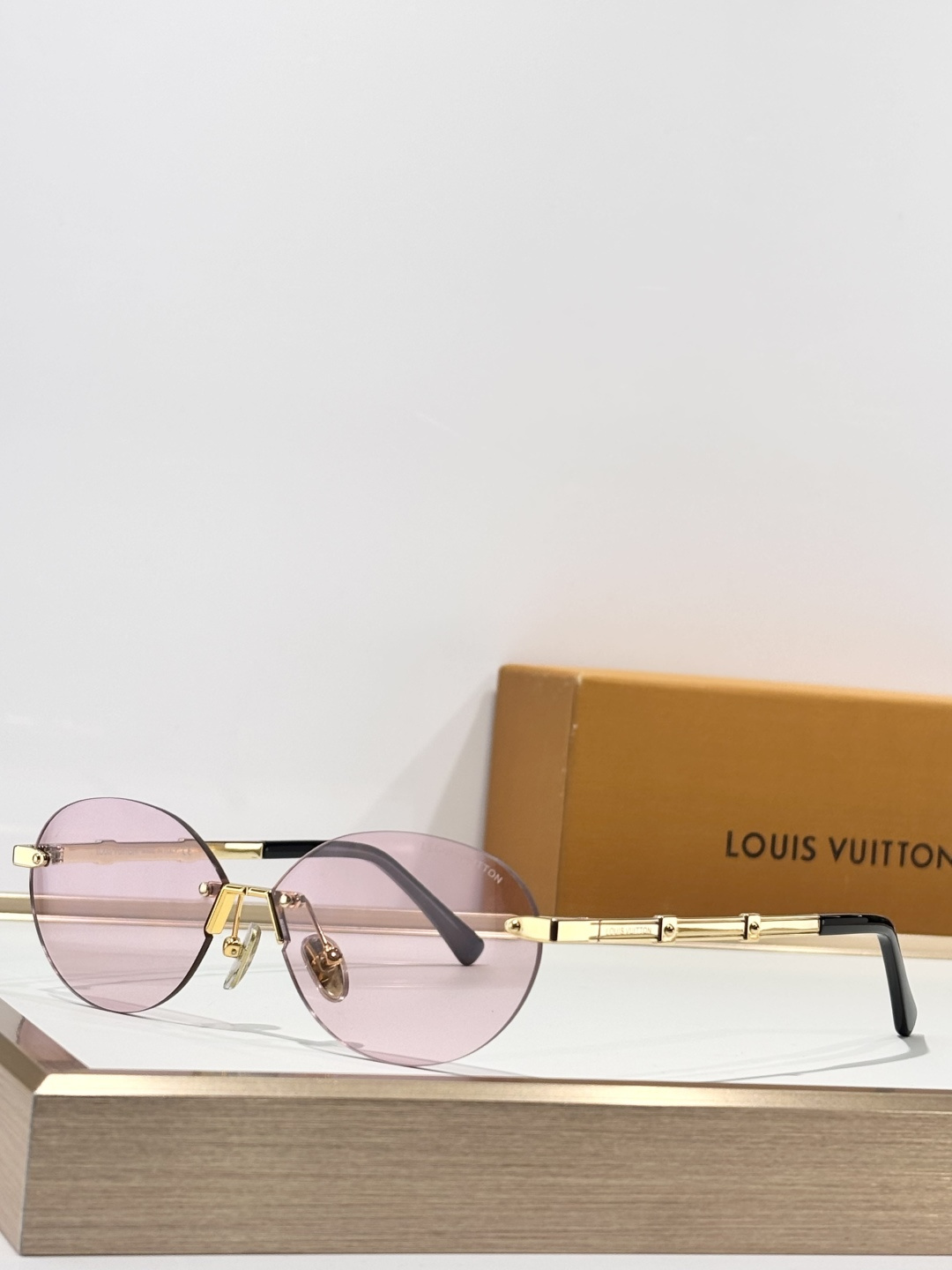 LOUIS VUITTONMODEL：Z3027USIZE：56口13-140