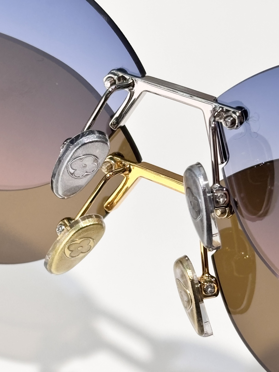 LOUIS VUITTONMODEL：Z3027USIZE：56口13-140