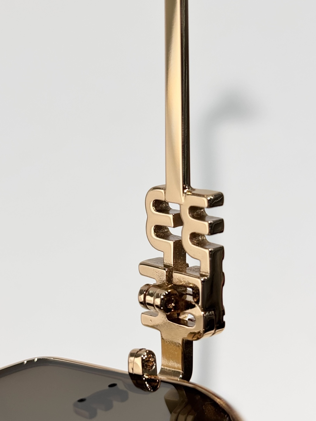 MIU MIU 
MOD：MU57ZS
Size：58口18 145
P175 