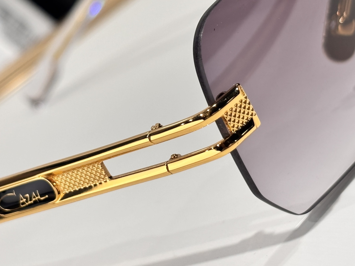 CazalMODEL：M9107SIZE：62口11-142✨