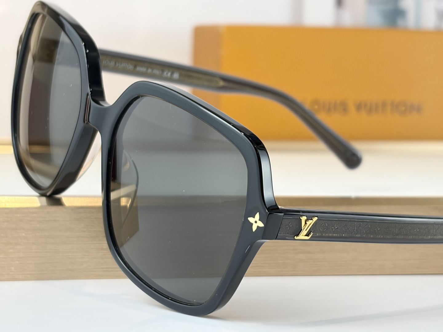 刘亦菲LOUIS VUITTOMODEL：Z3044ESIZE：56口16-145