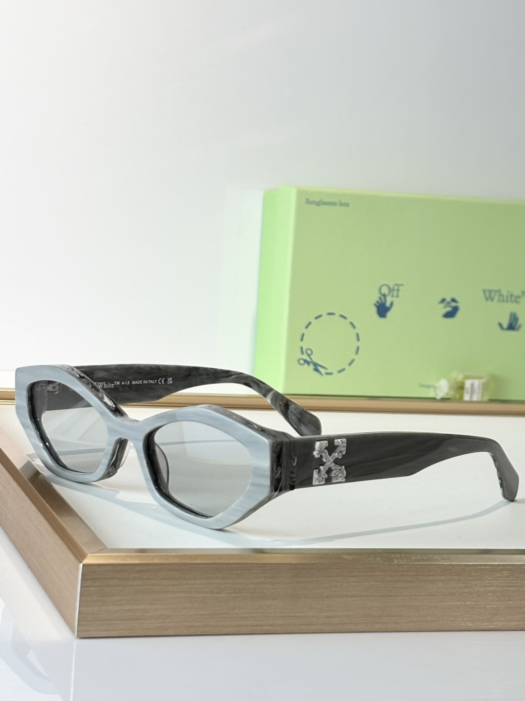 OFF WHITE MODEL：OERI144SIZE:55口19-145