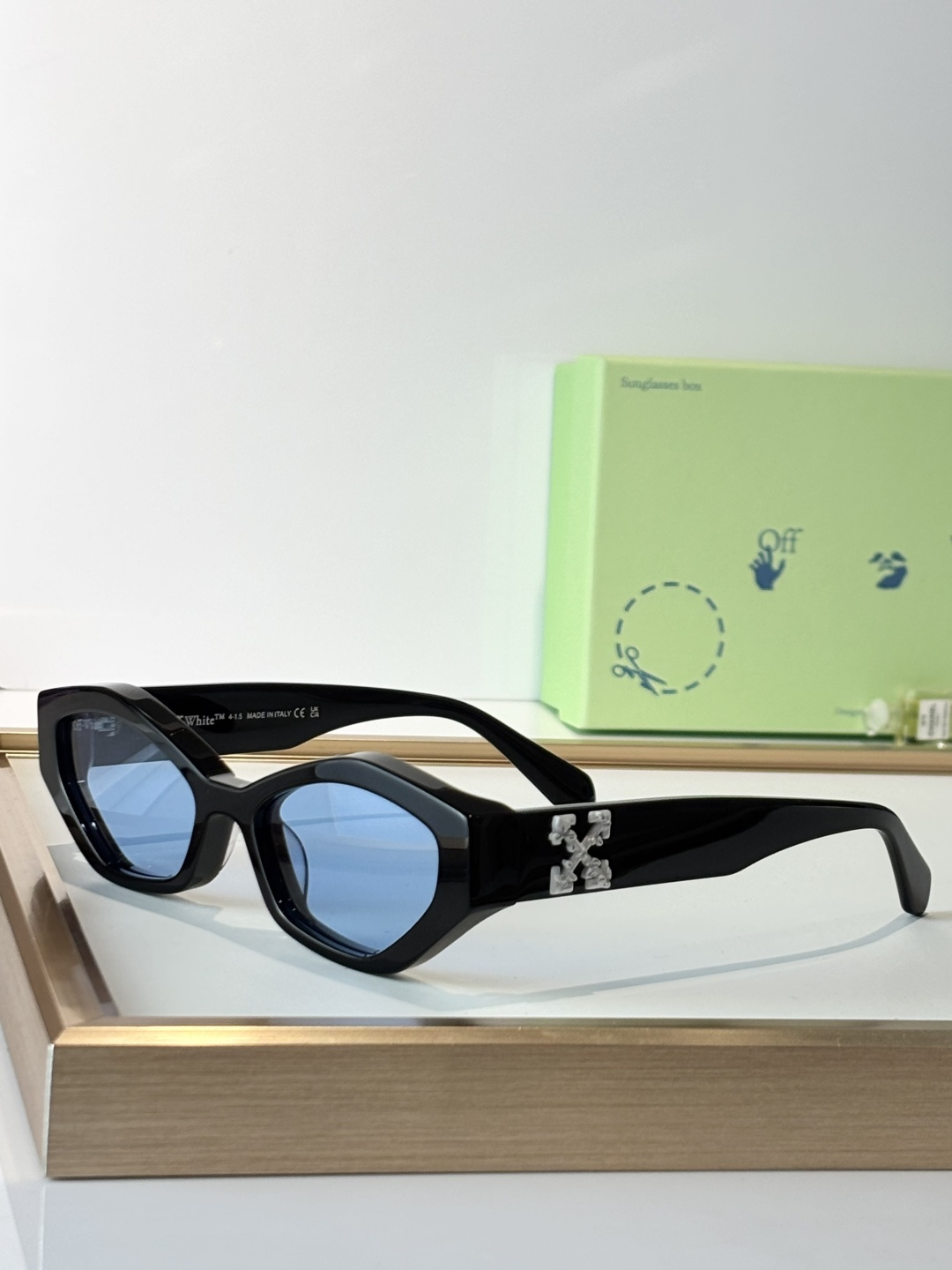 OFF WHITE MODEL：OERI144SIZE:55口19-145