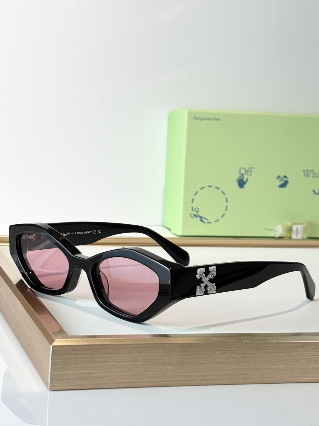 OFF WHITE MODEL：OERI144SIZE:55口19-145