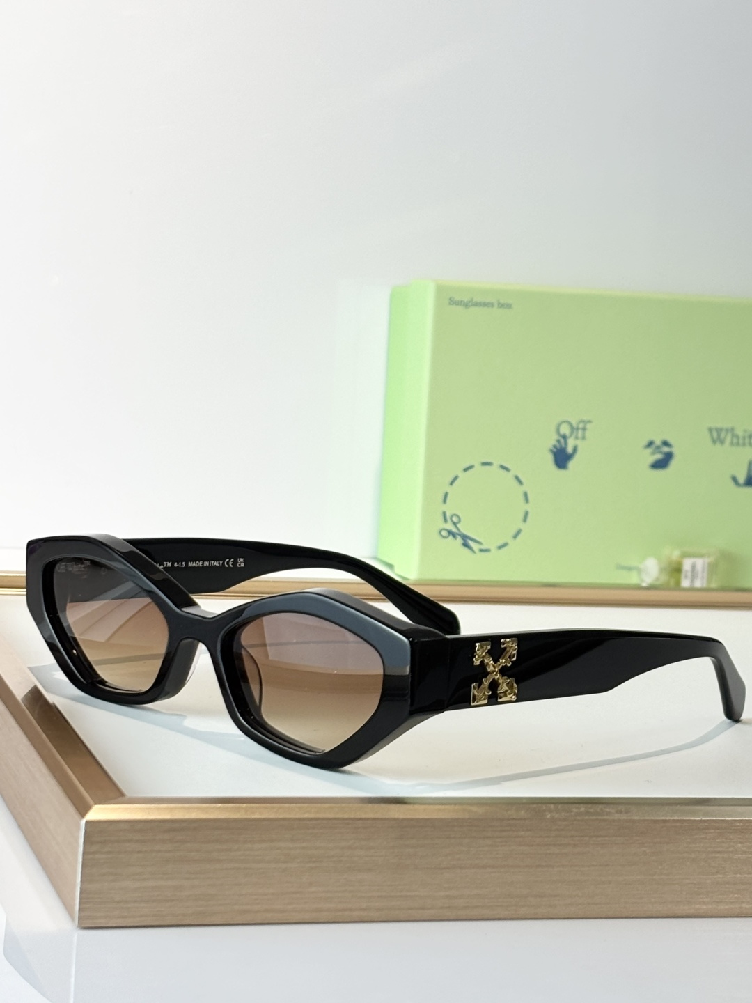 OFF WHITE MODEL：OERI144SIZE:55口19-145