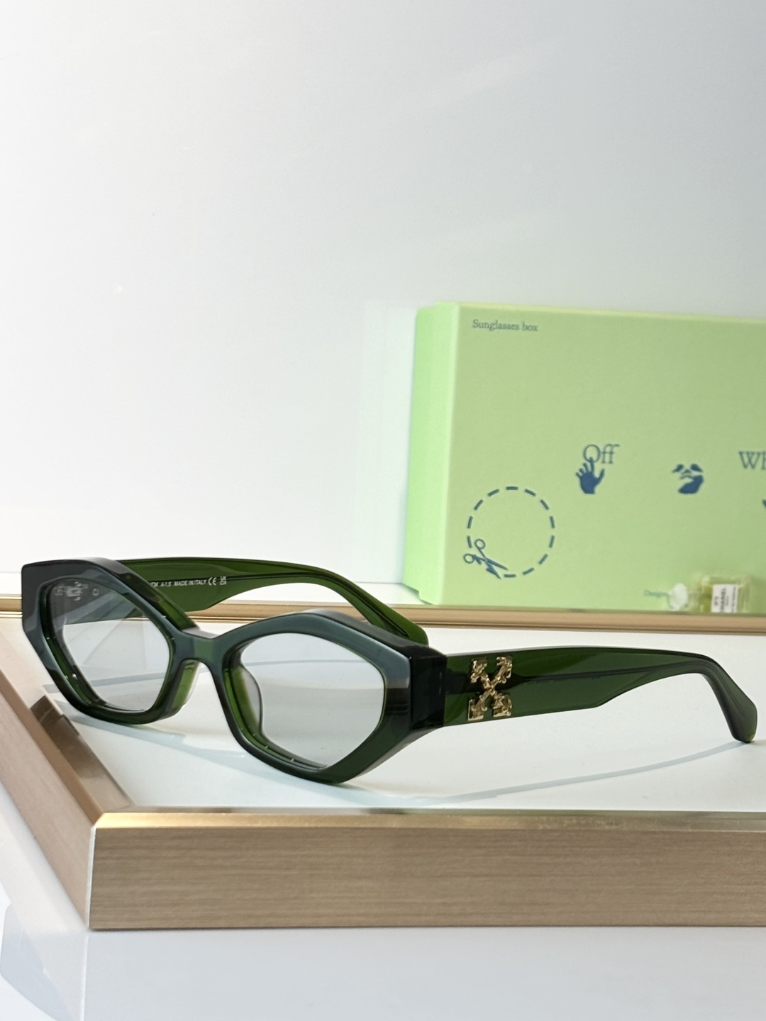 OFF WHITE MODEL：OERI144SIZE:55口19-145