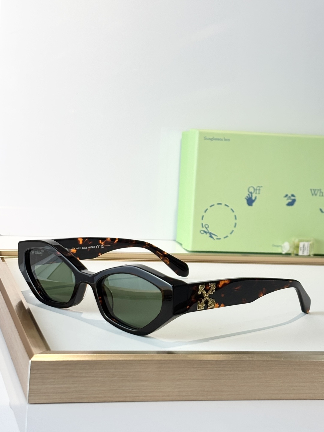 OFF WHITE MODEL：OERI144SIZE:55口19-145