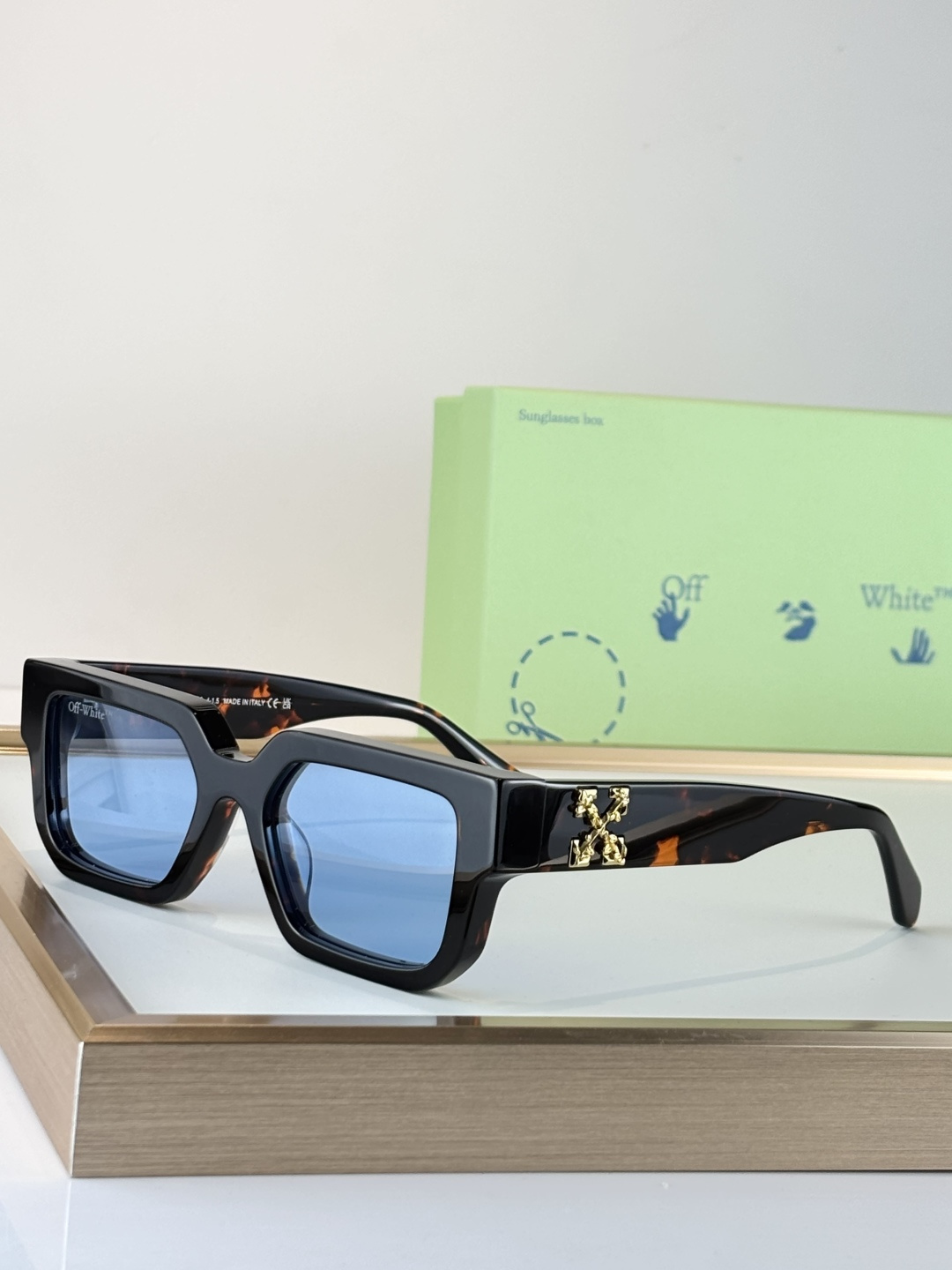 OFF WHITEMODEL:OERI146 SIZE:52口19-145