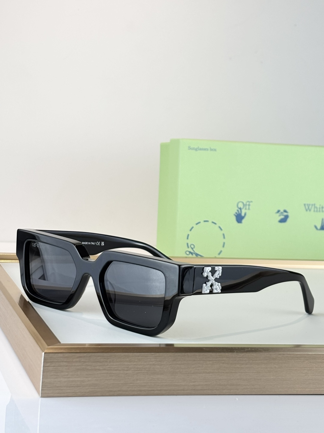 OFF WHITEMODEL:OERI146 SIZE:52口19-145