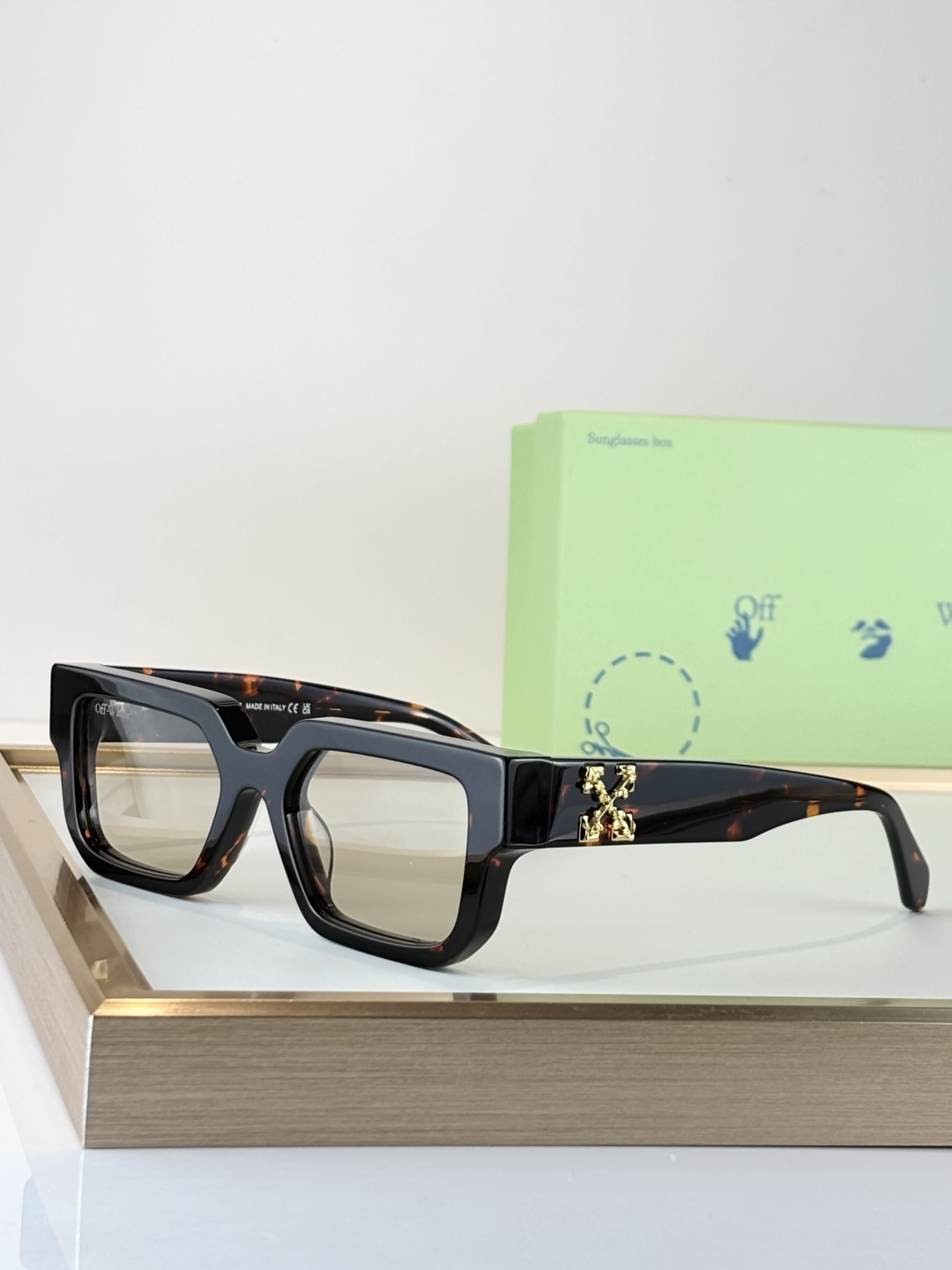 OFF WHITEMODEL:OERI146 SIZE:52口19-145