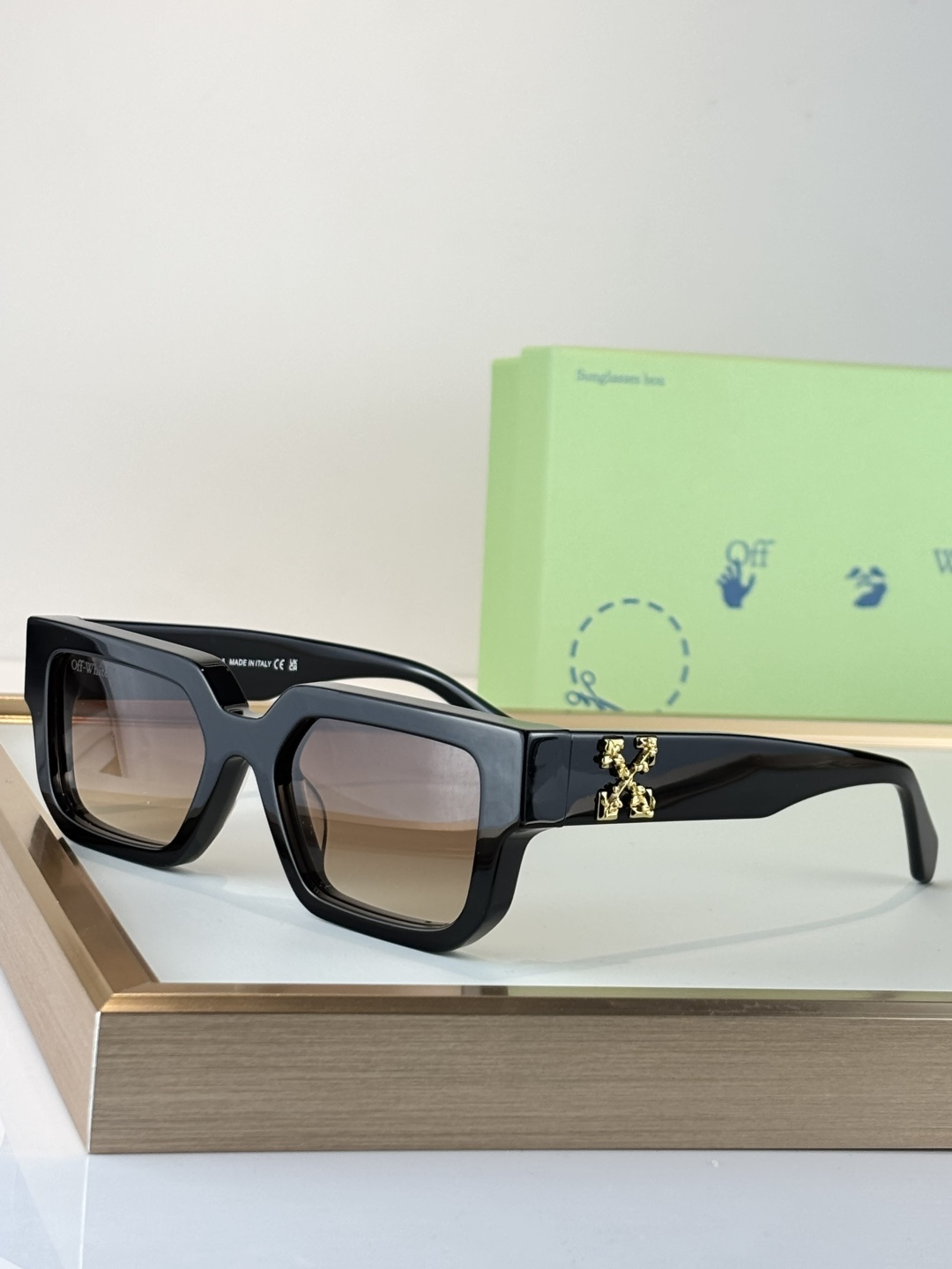 OFF WHITEMODEL:OERI146 SIZE:52口19-145